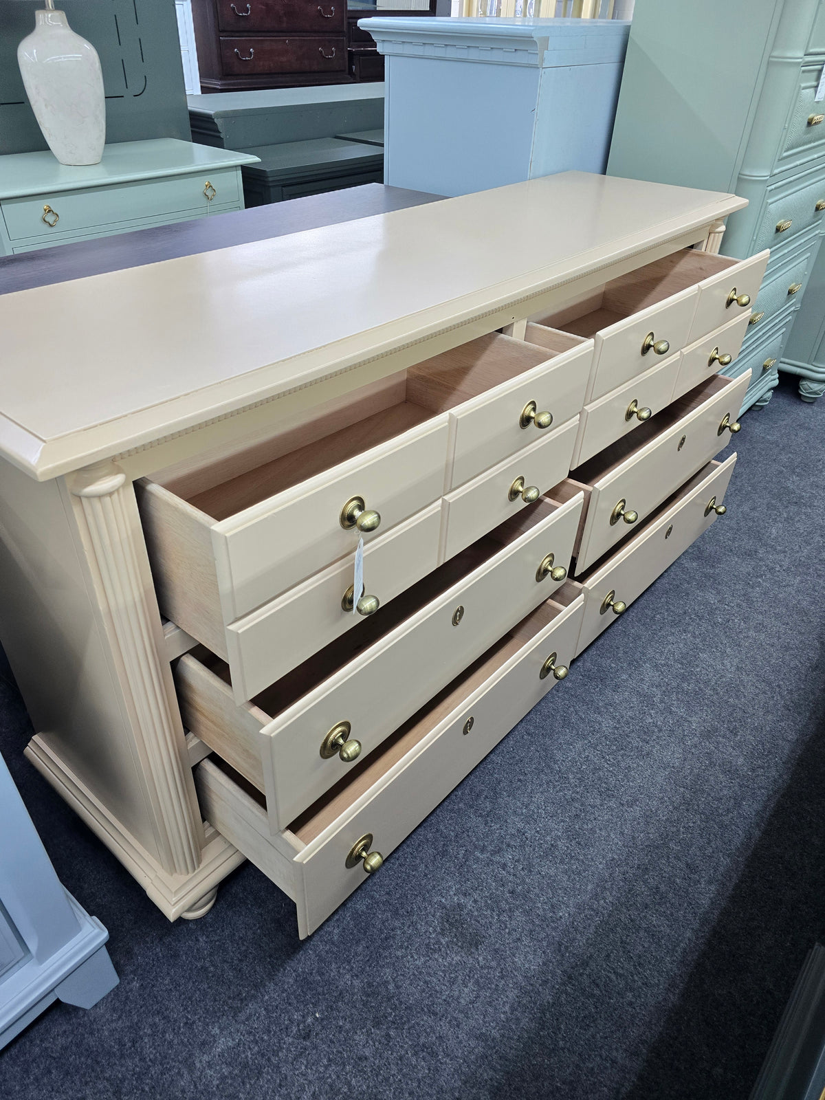 Beige lacquered 6 drawers dresser