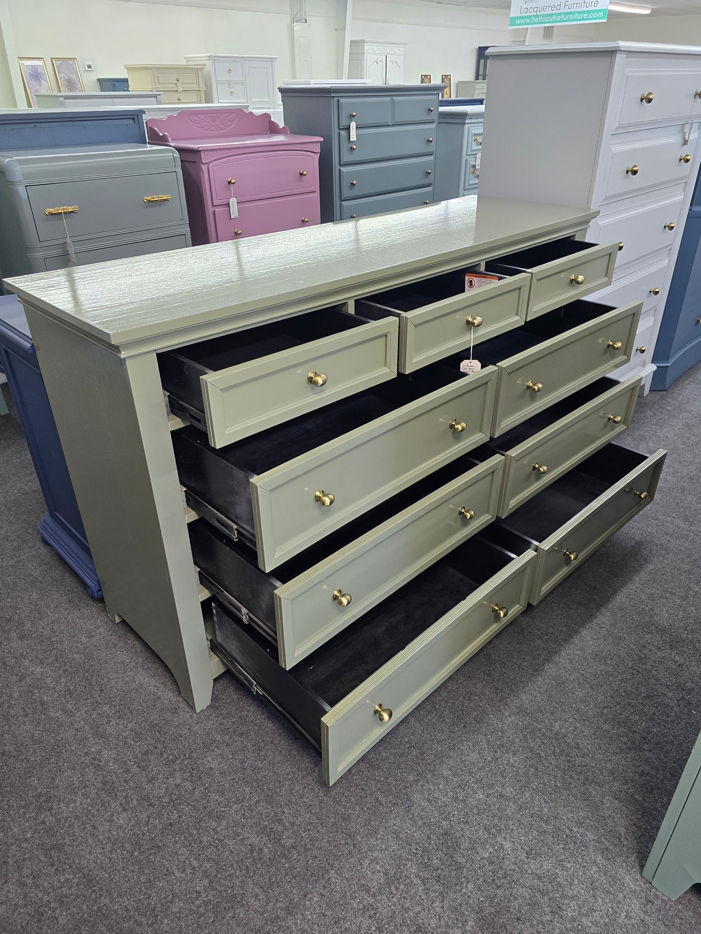 Olive green lacquered 9 drawers dresser