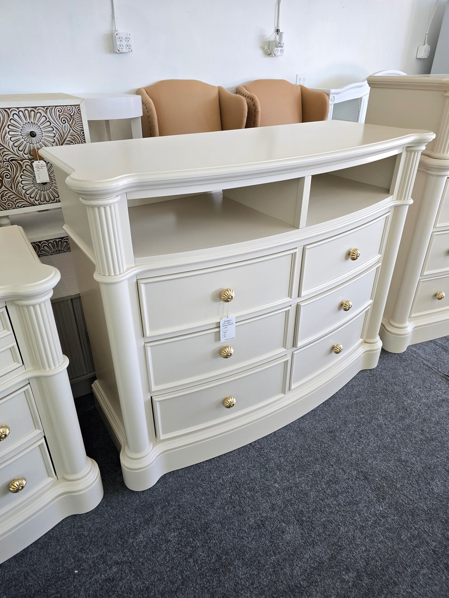 Gorgeous off white dresser / stand
