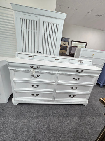 Aspen home white dresser