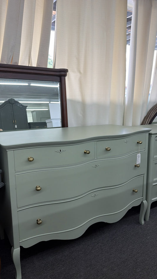Antique green curved 4 drawers dresser