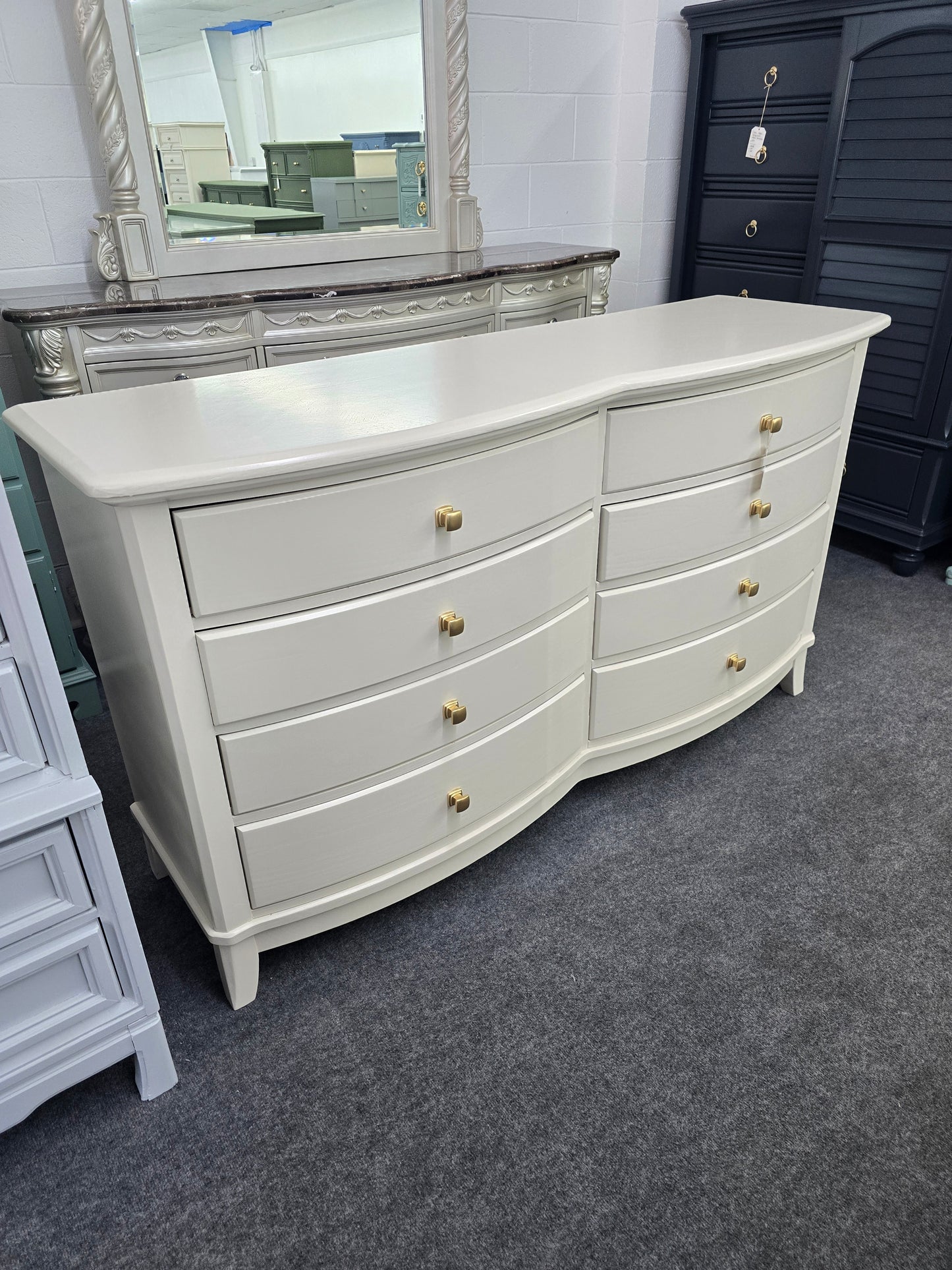 8 drawers cream lacquered dresser