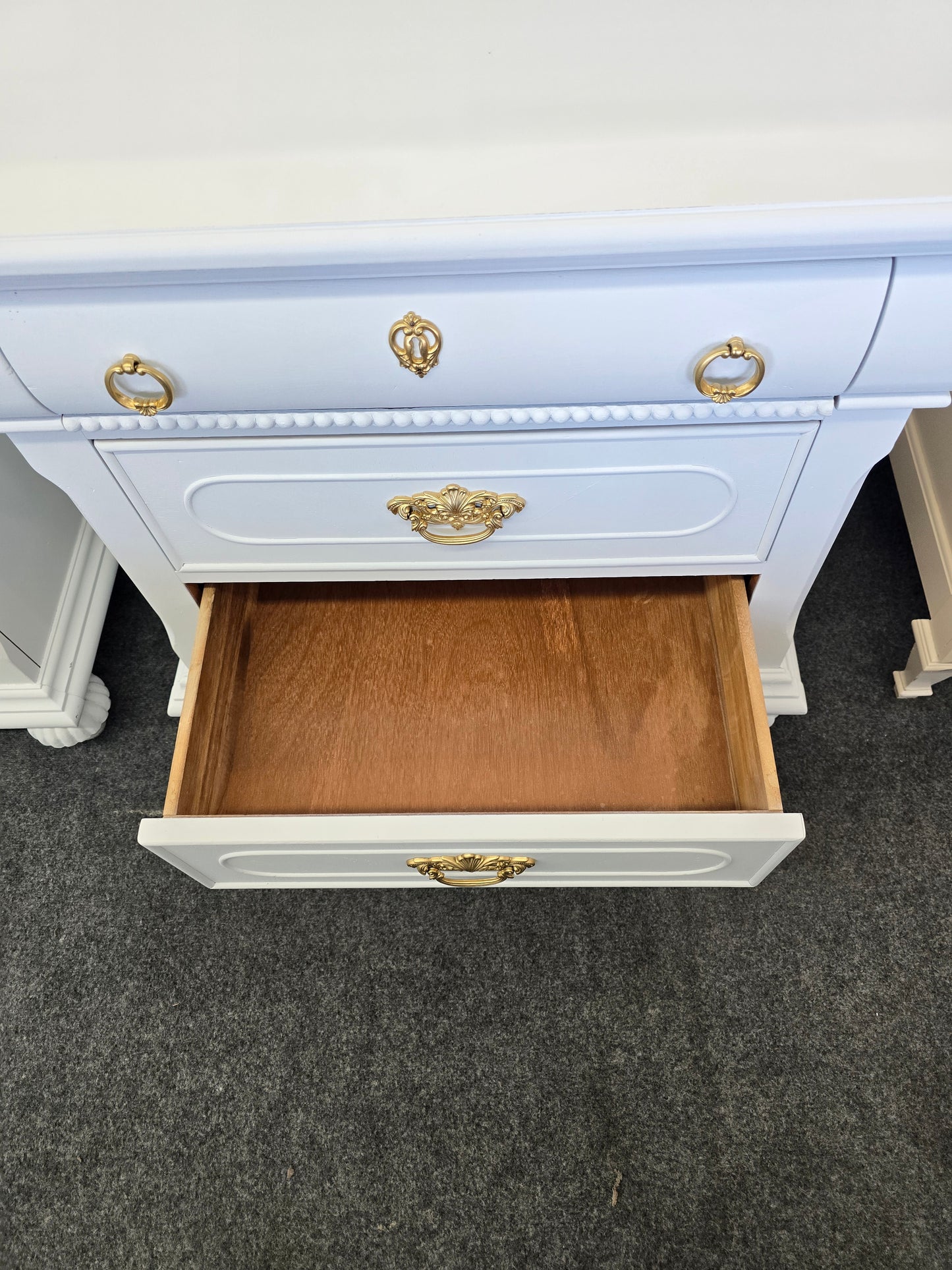 Solid wood cute 2 white nightstands