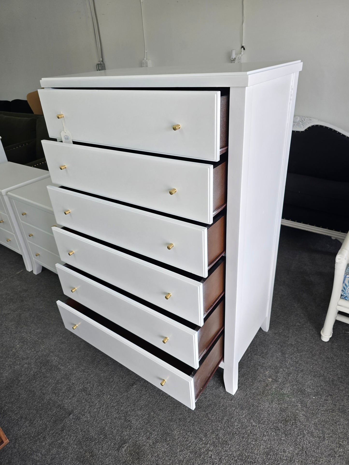Super cute White lacquered chest