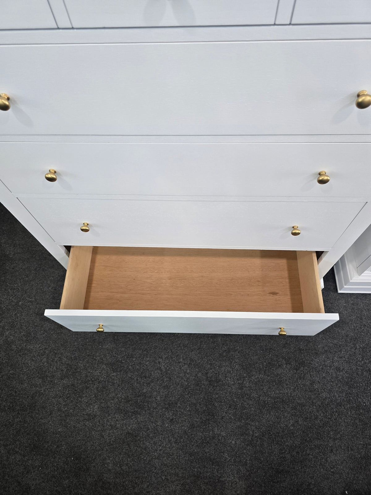 Solid wood white lacquered chest