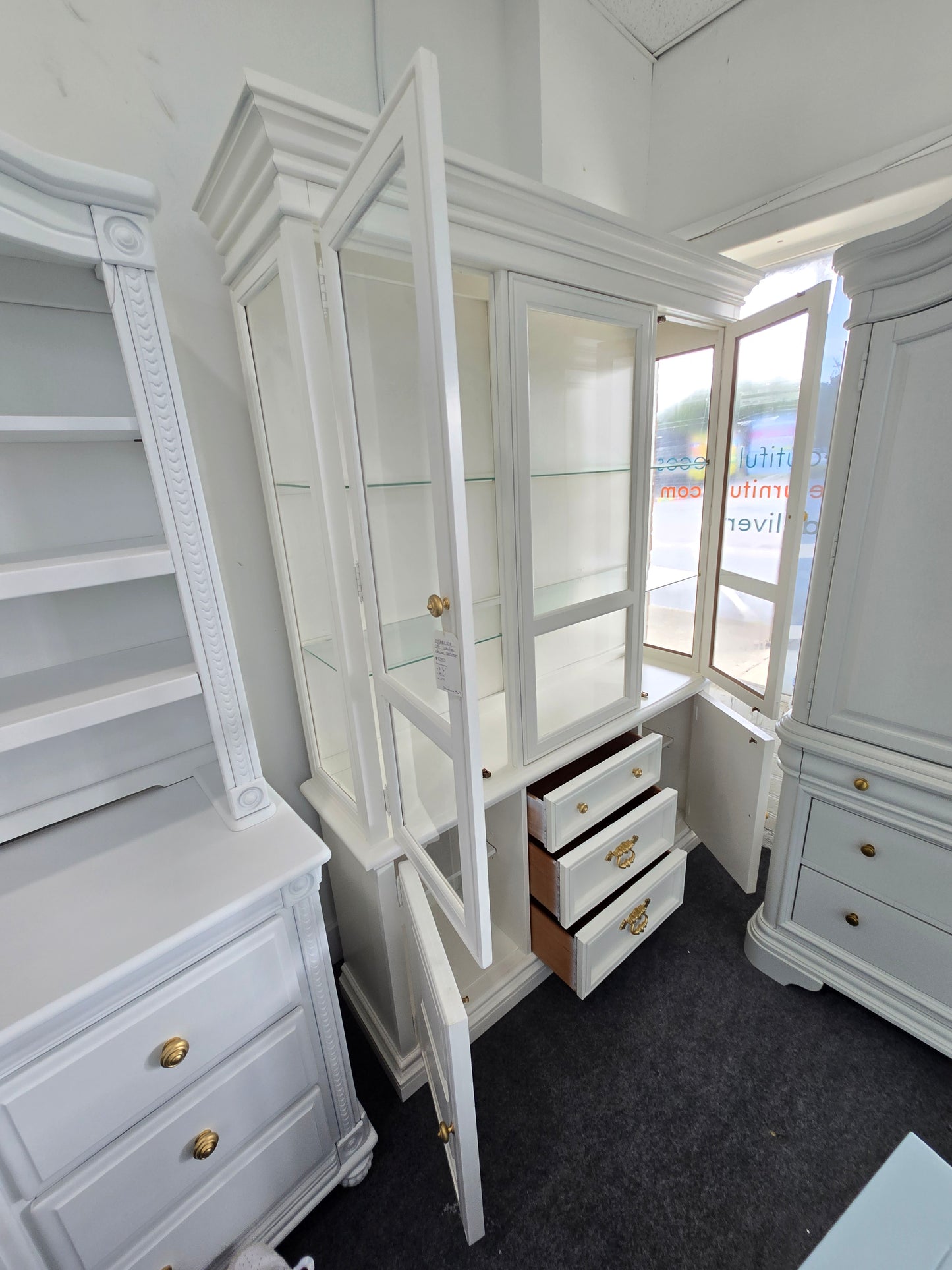 Stanley off white china cabinet