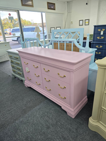 8 drawers pink dresser