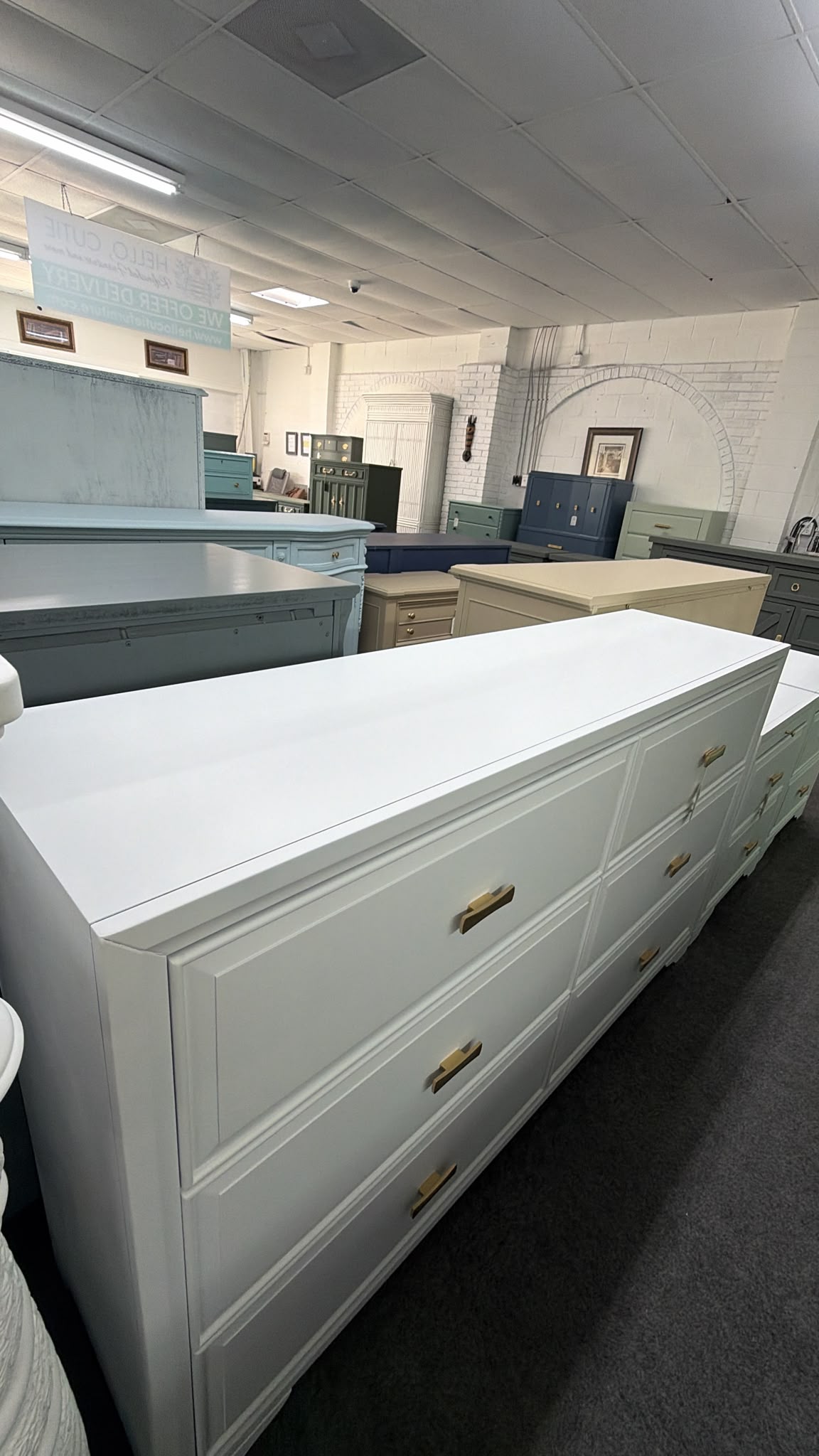 White lacquered dresser 6 drawers