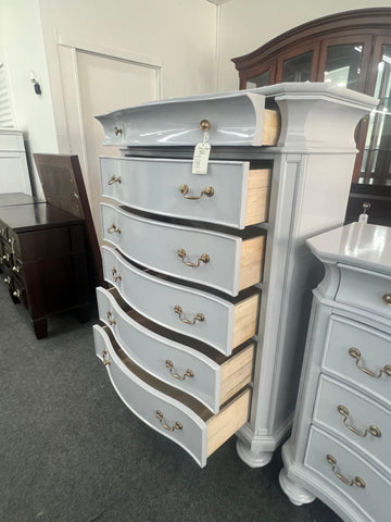 Gray lacquer chest