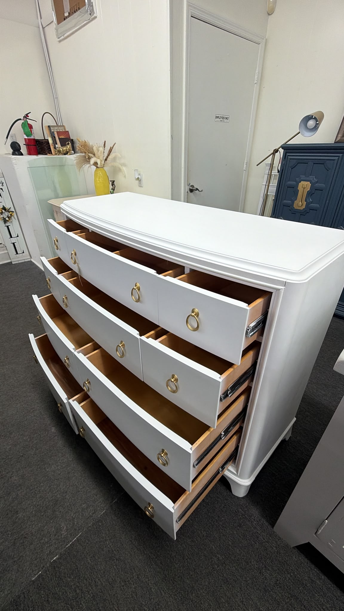 White lacquered 10 drawers dresser