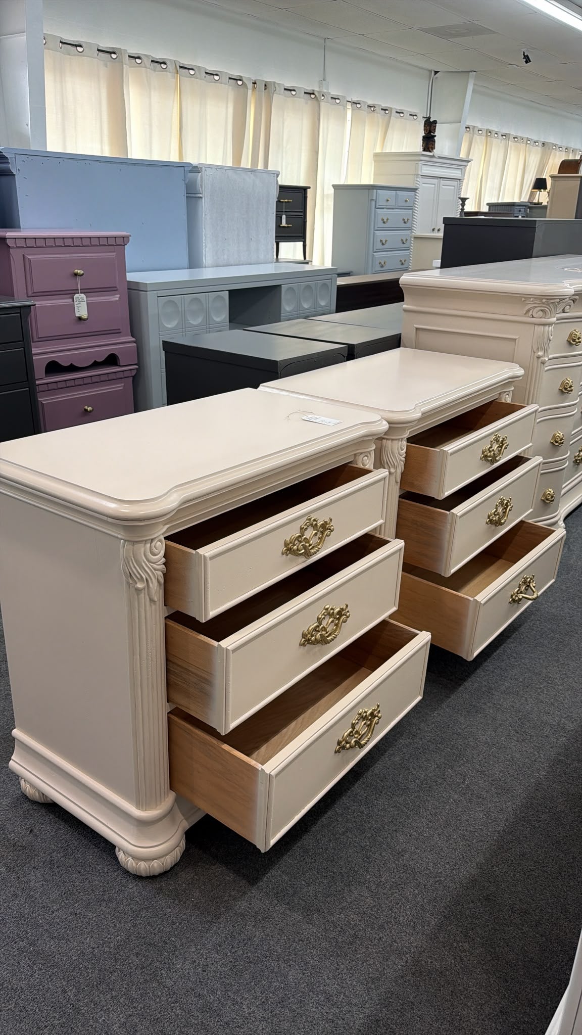 Bernhardt cream lacquered pair of nightstands