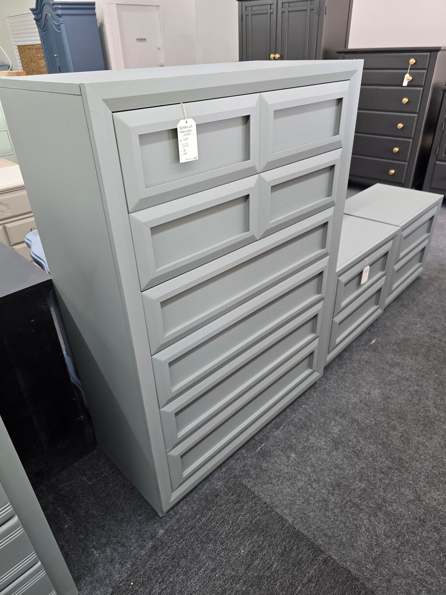 Thomasville grewn gray chest