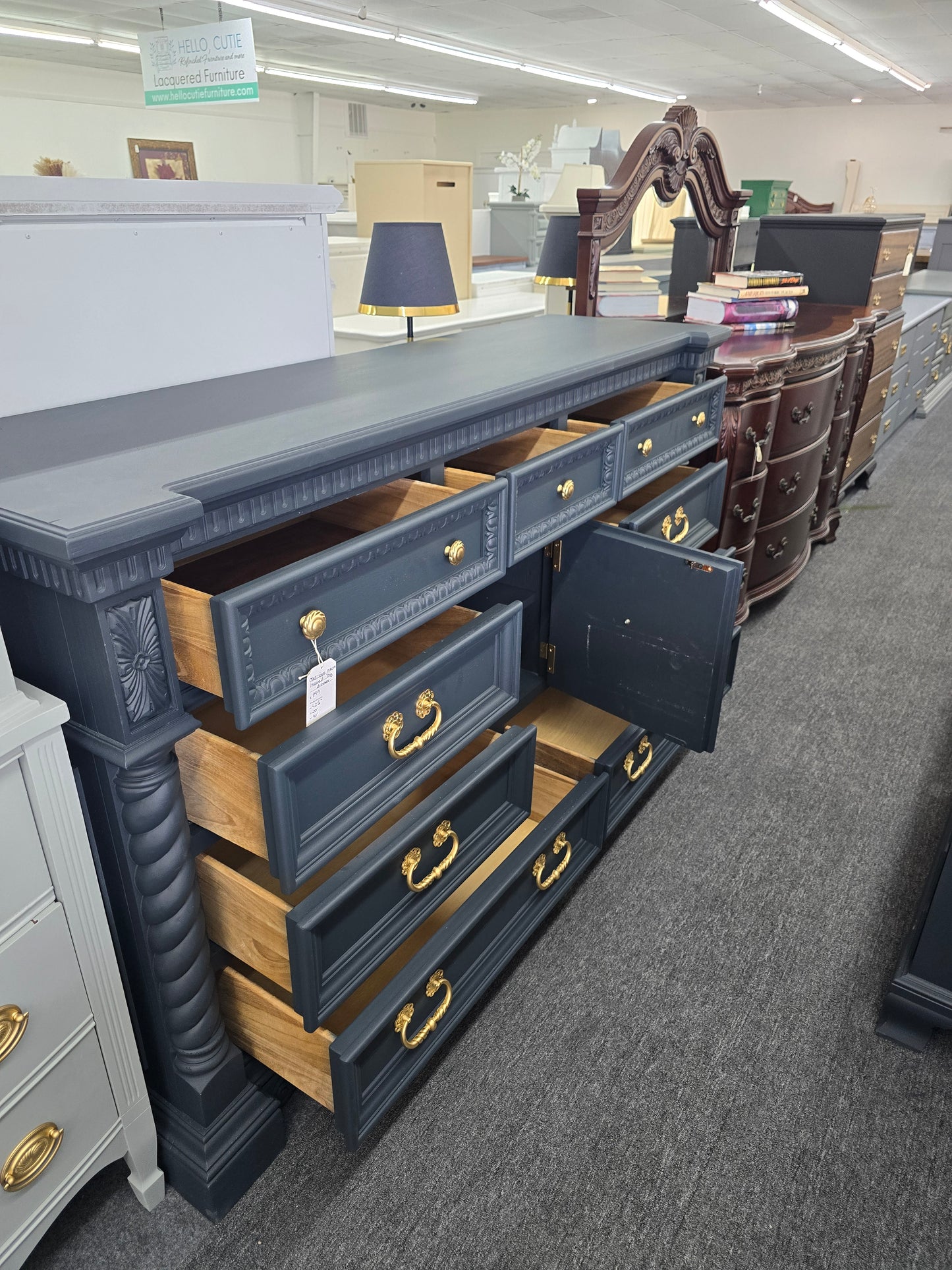 Beautiful colezione Europa inkwell dresser