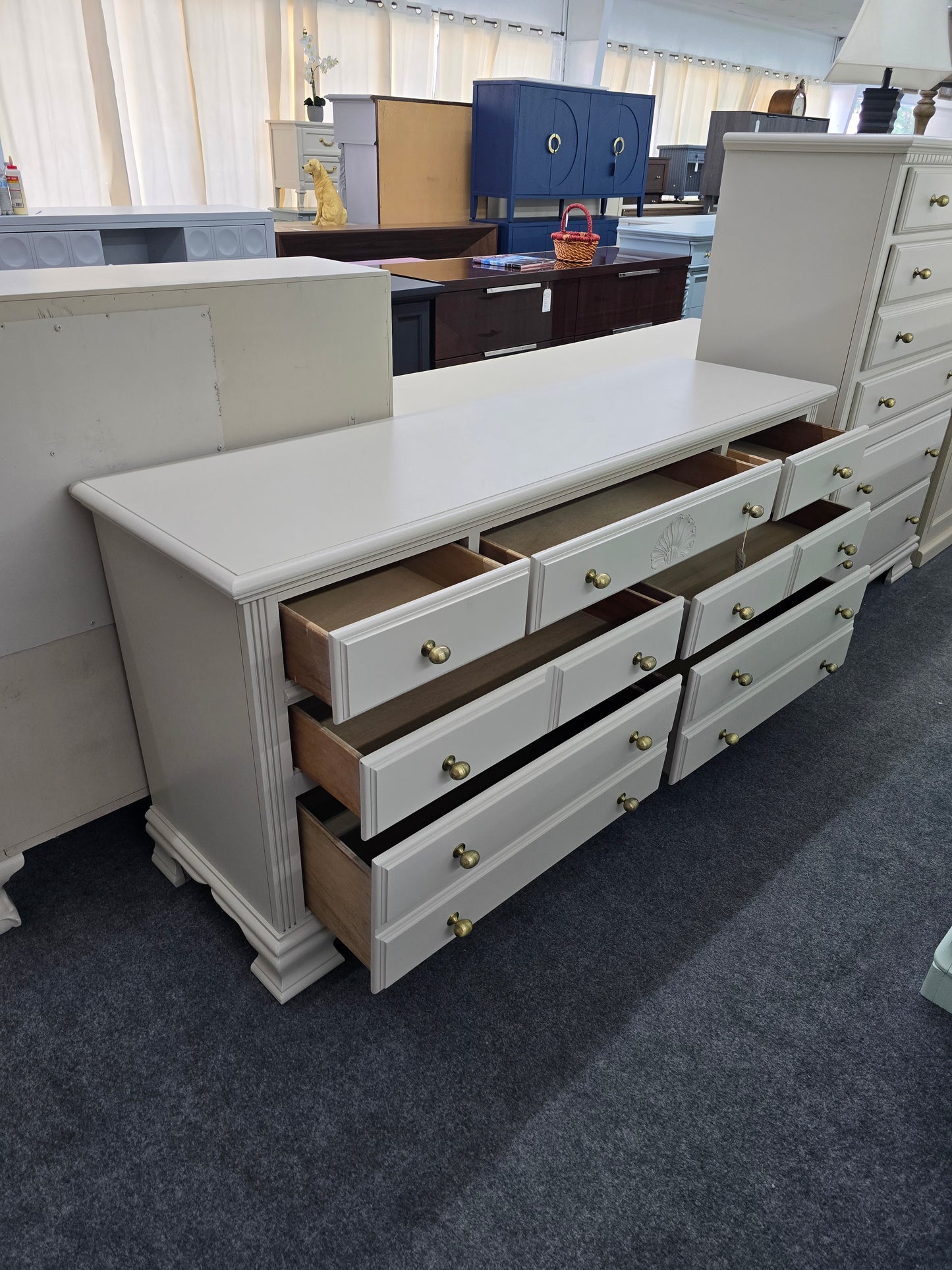 Vintage beige 7 drawers dresser