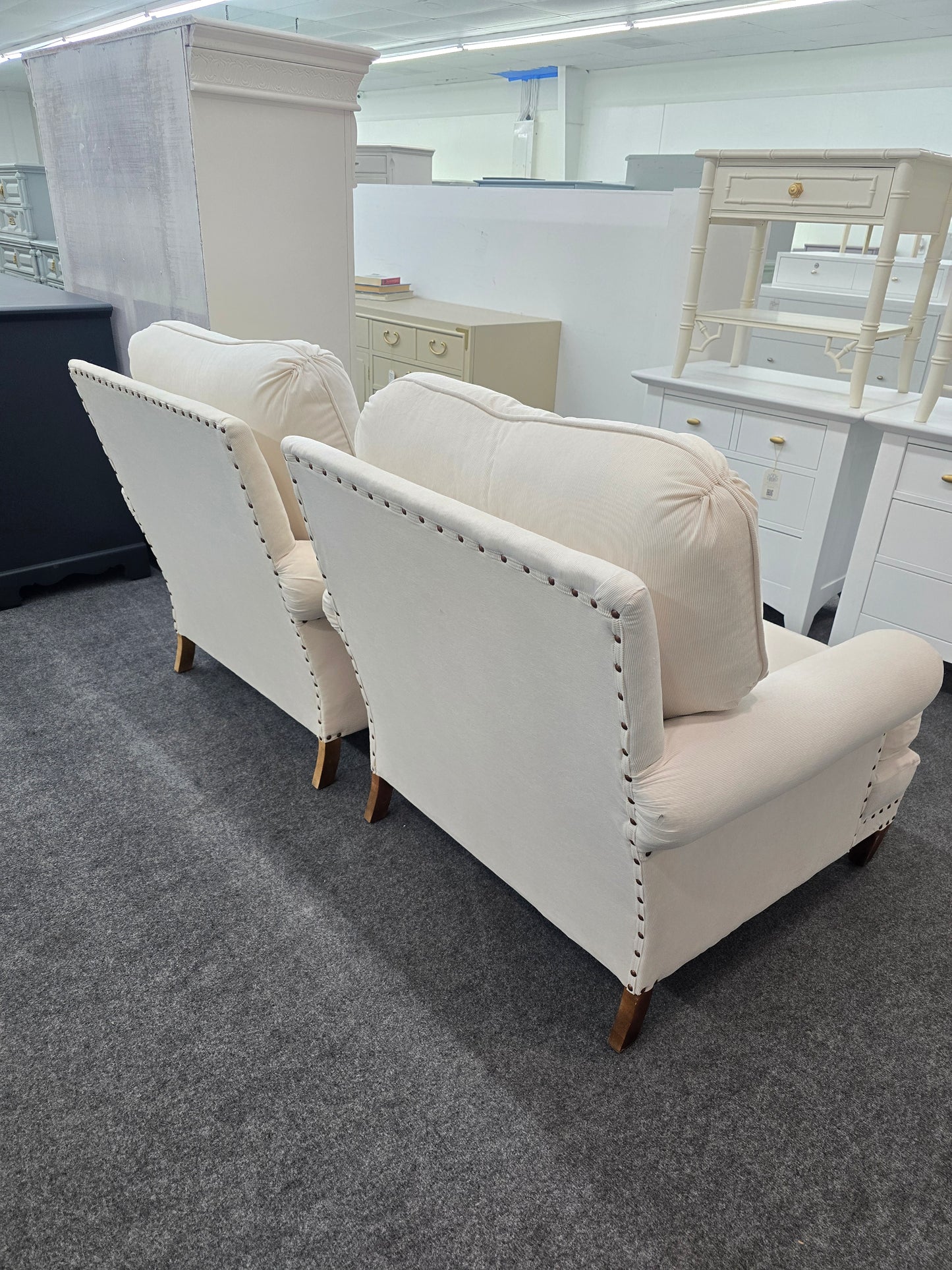 Set of 2 cozy off white re upholstered chairs