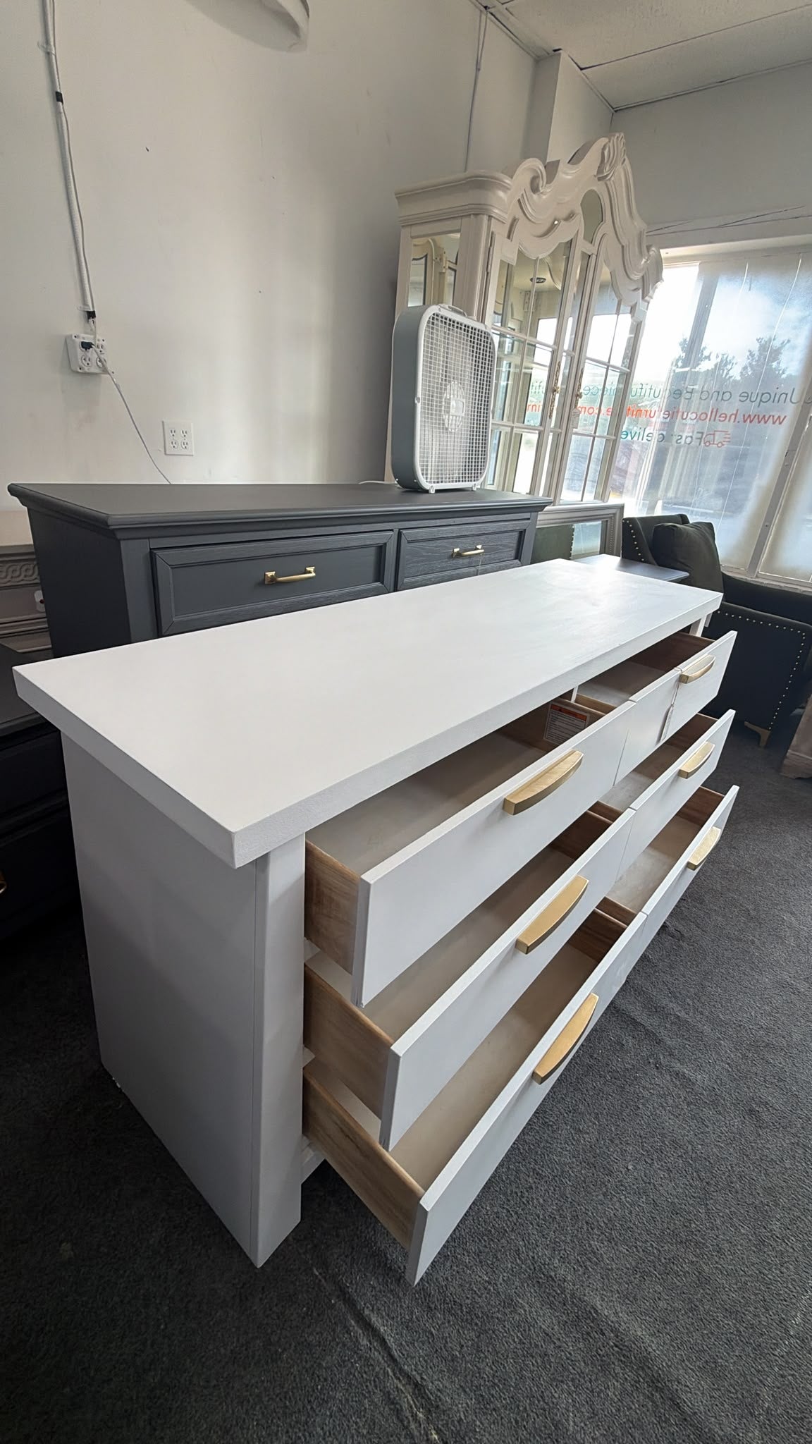 6 drawers Sitcom white dresser