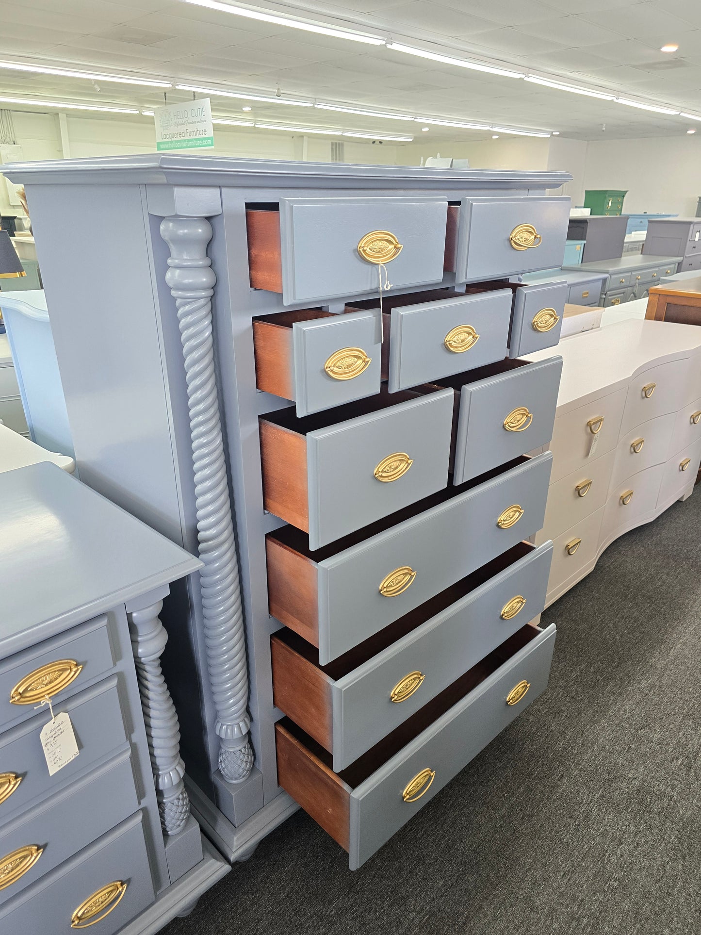 Gray lacquered 10 drawers chest