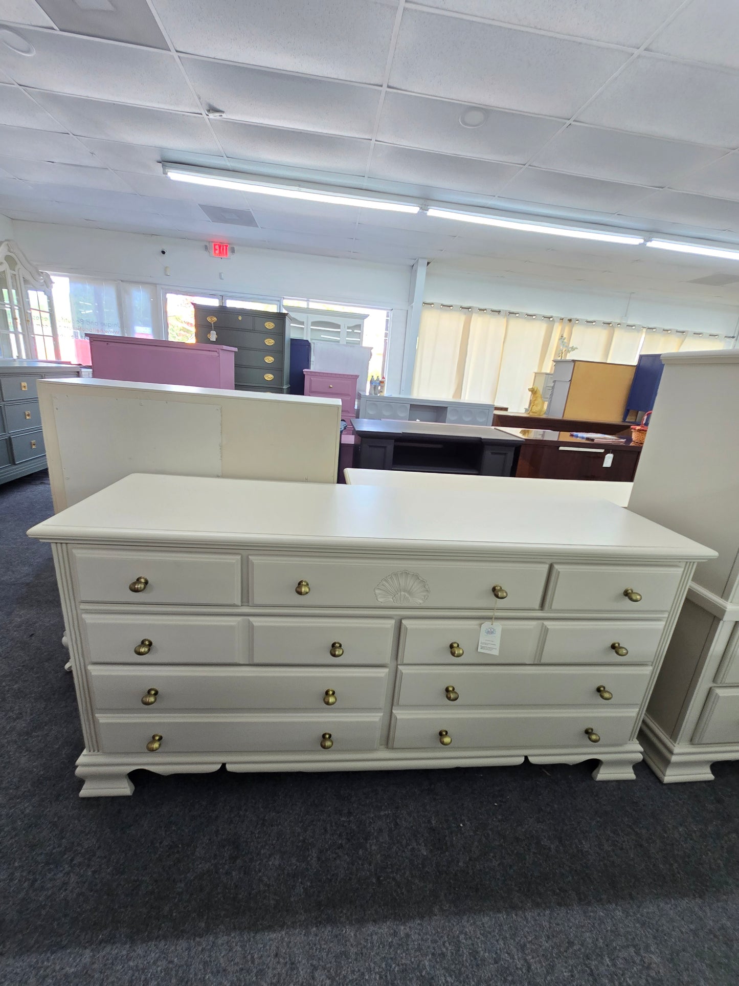 Vintage beige 7 drawers dresser