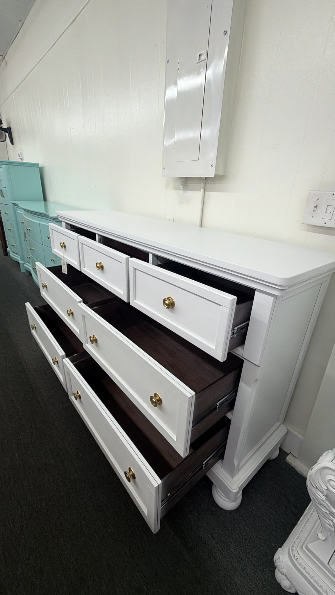 7 drawers white lacquered dresser