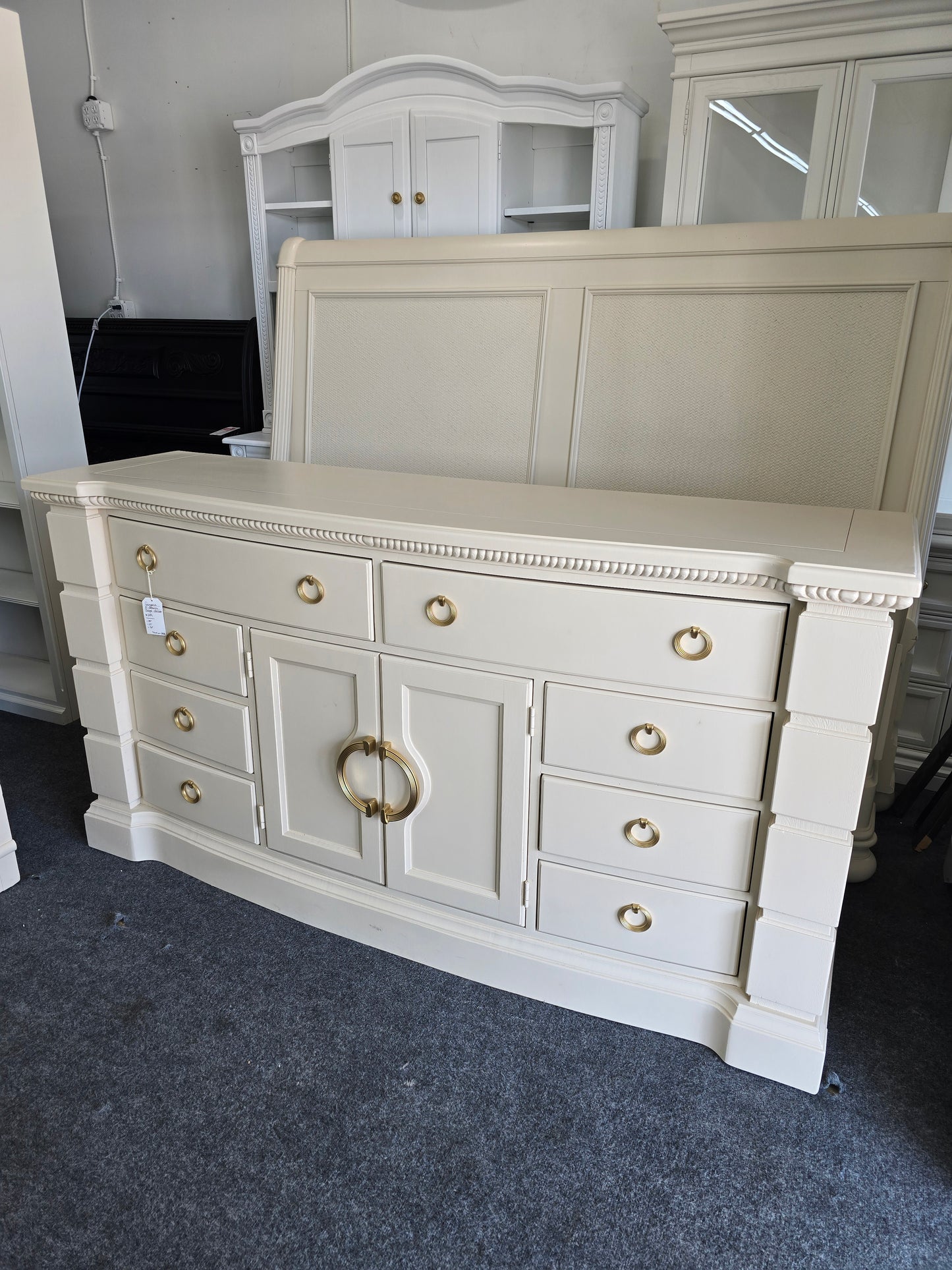 10 drawers beige dresser