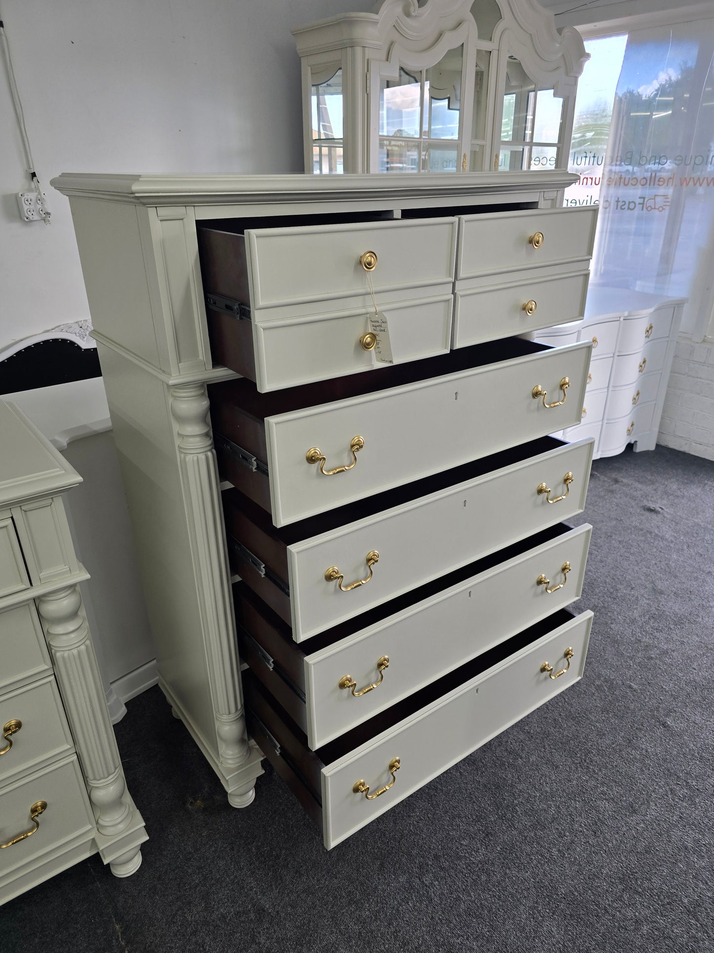 Pawama Jack solid wood lacquered cream chest