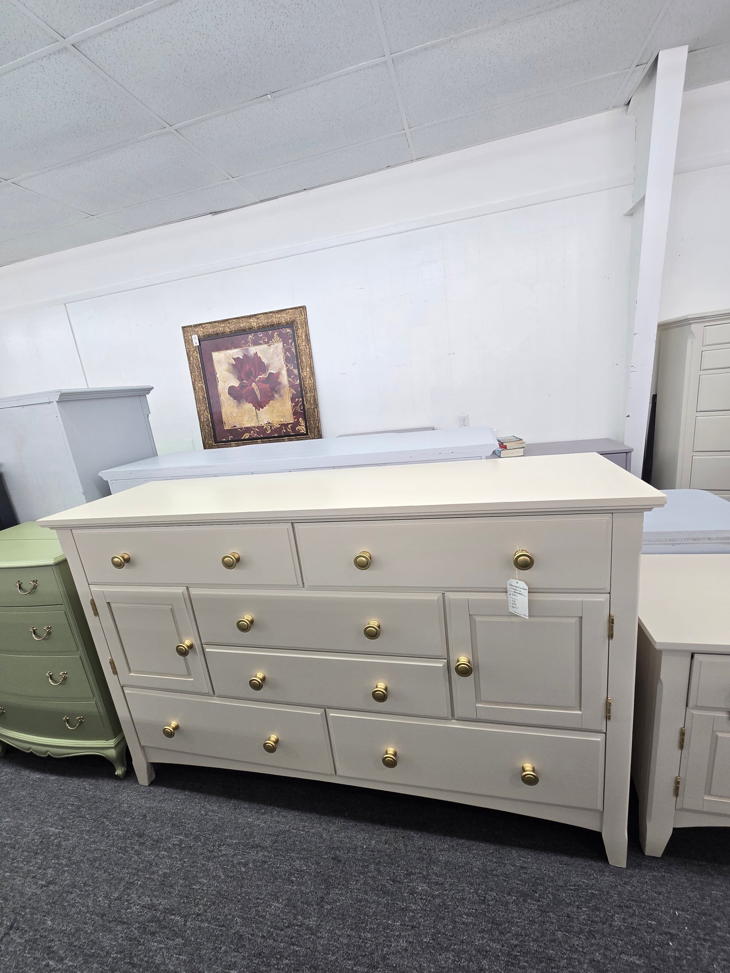 Cream 6 drawers 2 doors dresser