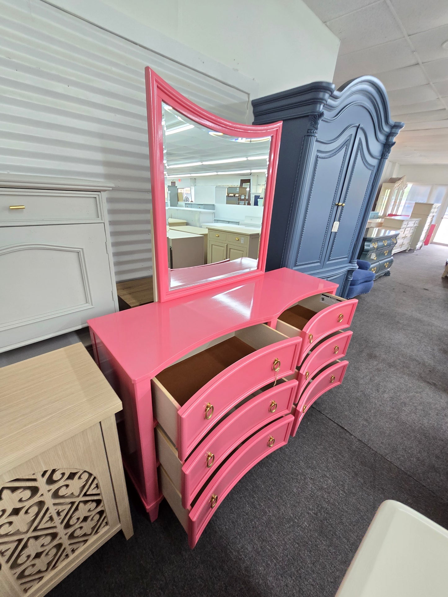 Pink lacquered 6 drawers dresser with mirror