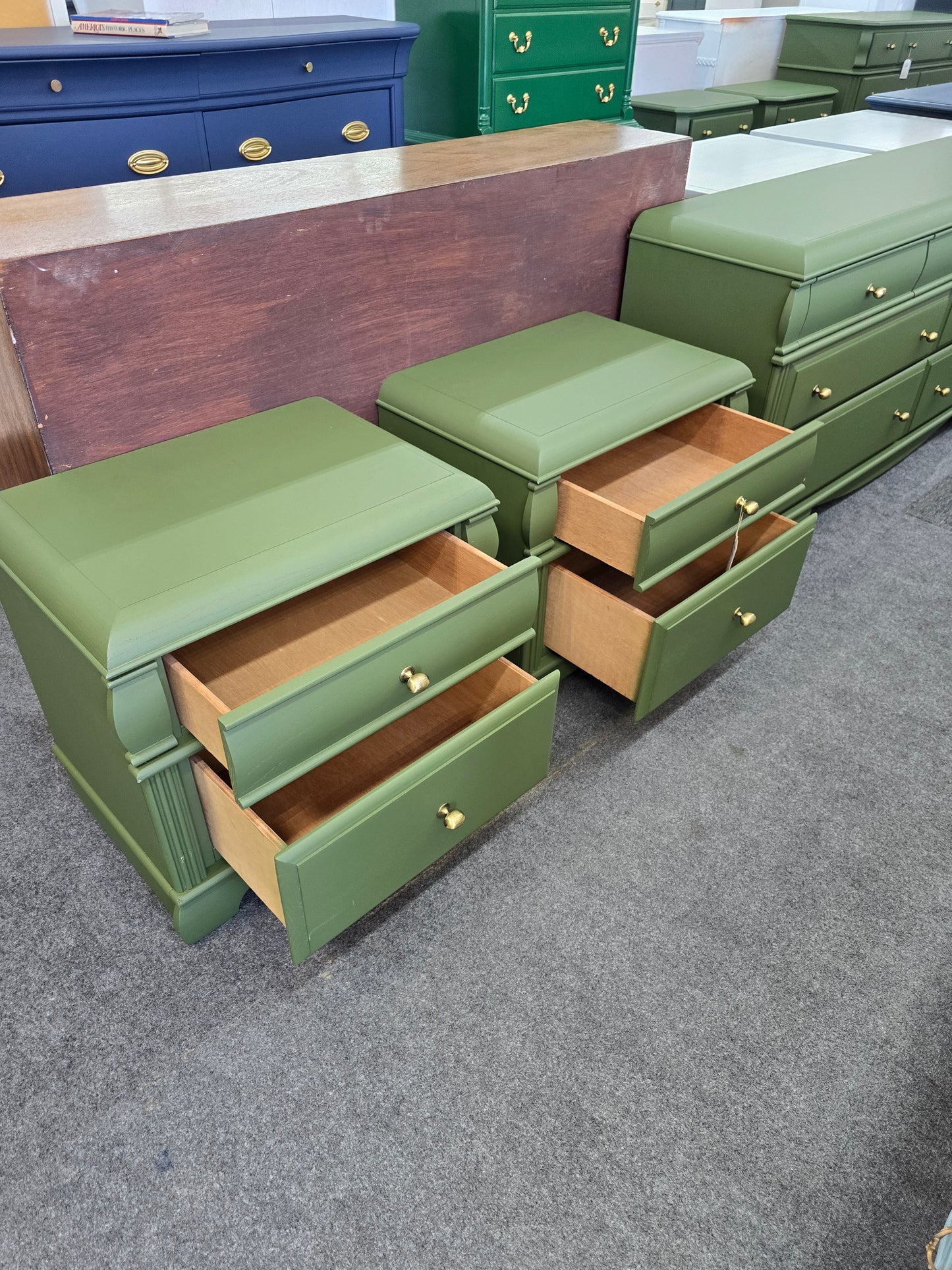 Green pair of nightstands