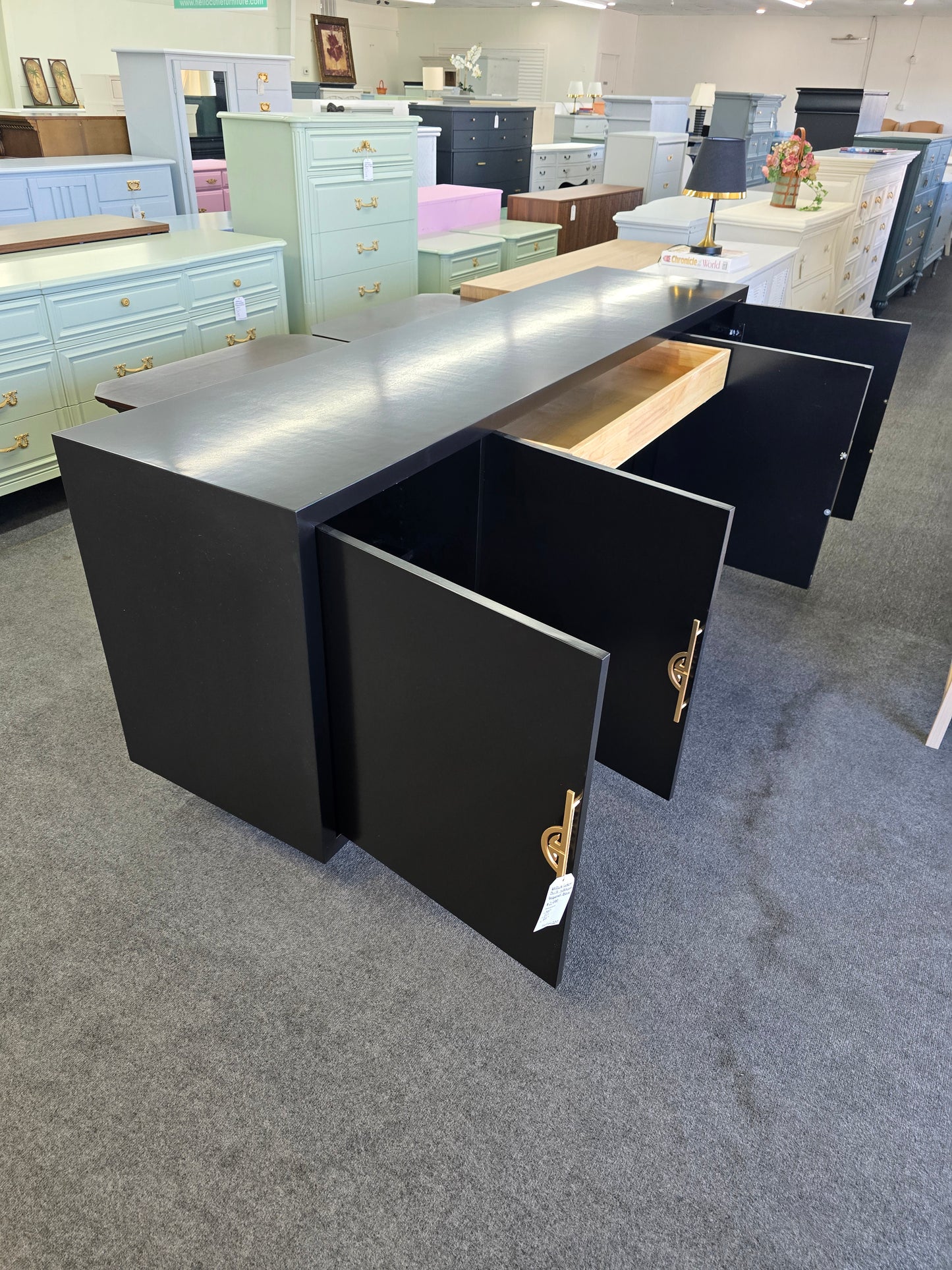 New HC sideboard lacquered black