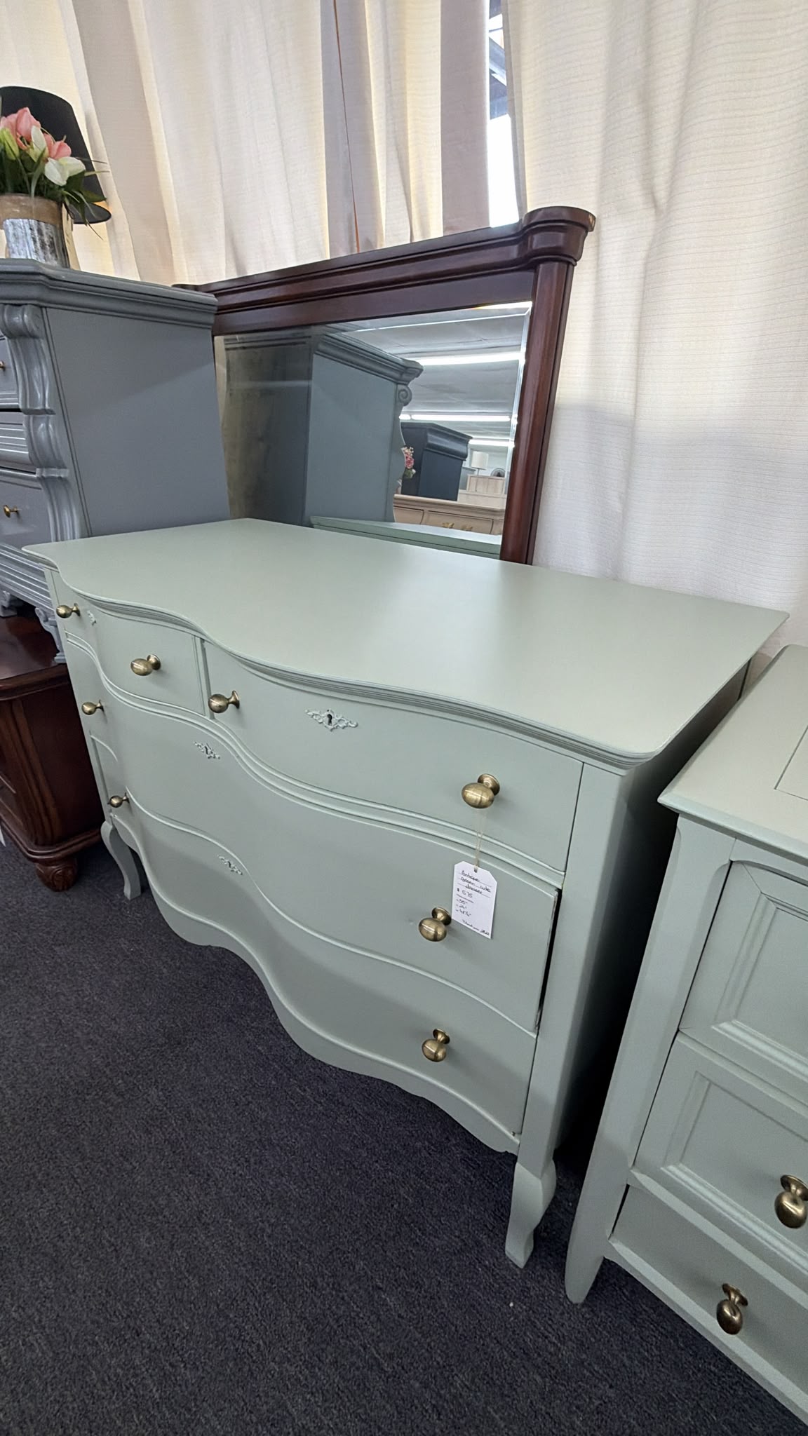 Antique green curved 4 drawers dresser