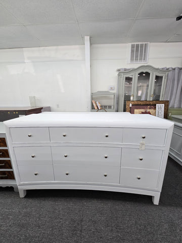 Solid wood 9 drawers white Distressed dresser