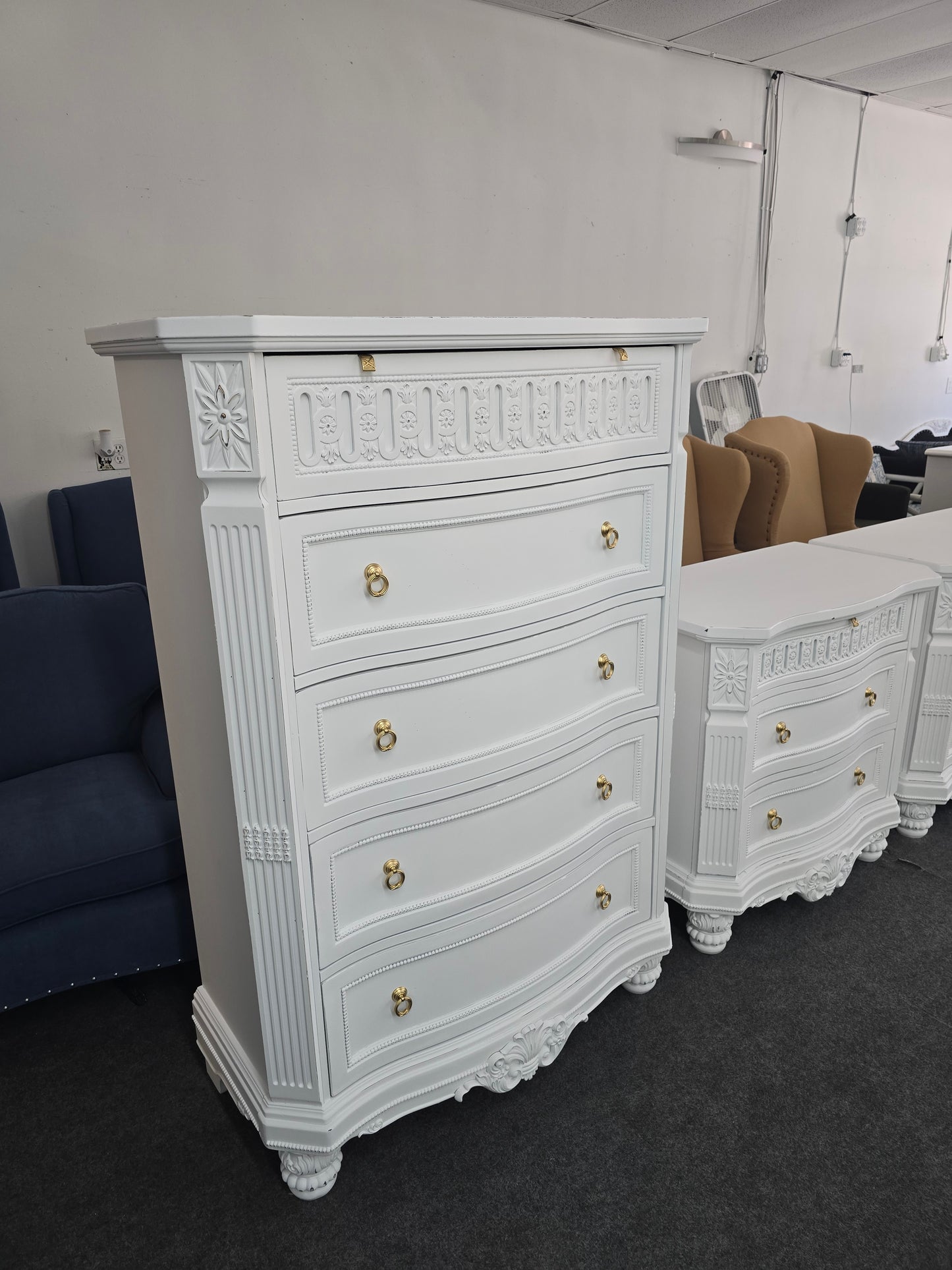 Gorgeous white Distressed lacquered chest