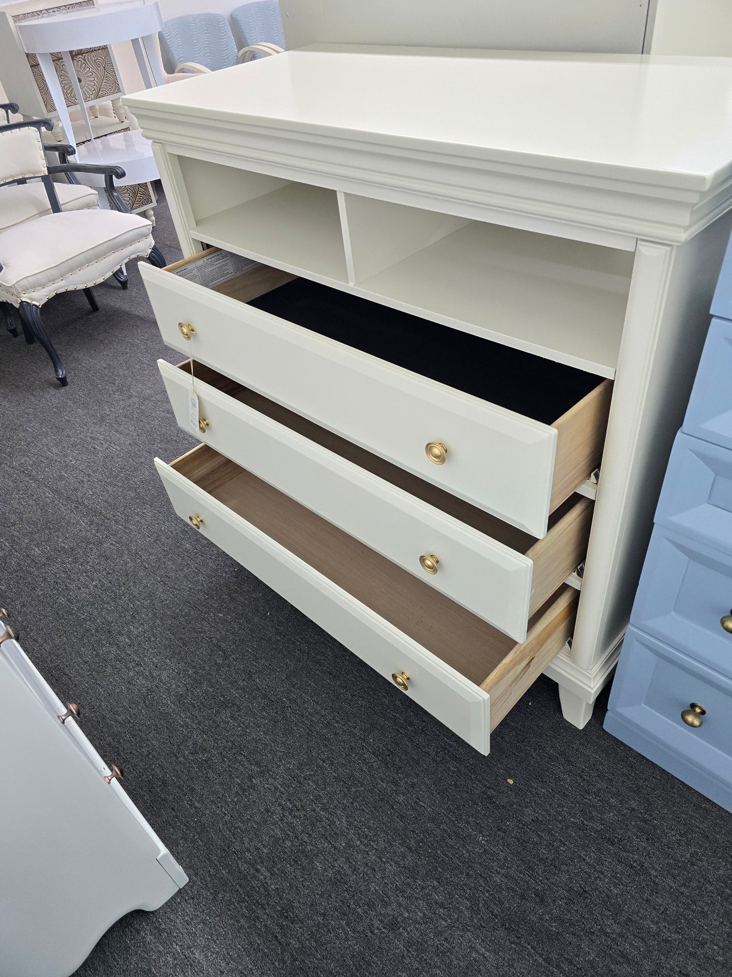 Cream 3 drawers dresser/stand