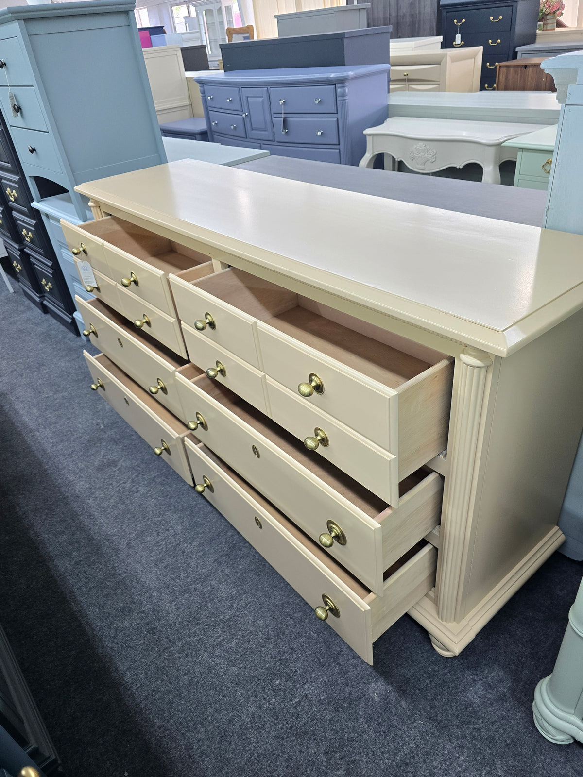 Beige lacquered 6 drawers dresser