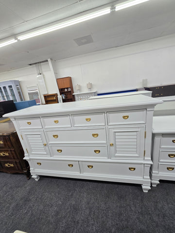 8 drawers/2 doors light gray dresser