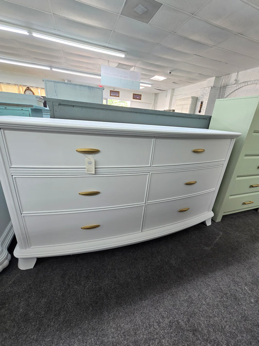 Gorgeous white bowfront 6 drawers dresser