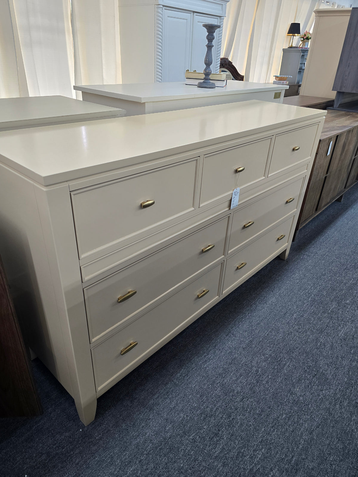 Havertys beige lacquered 9 drawers dresser