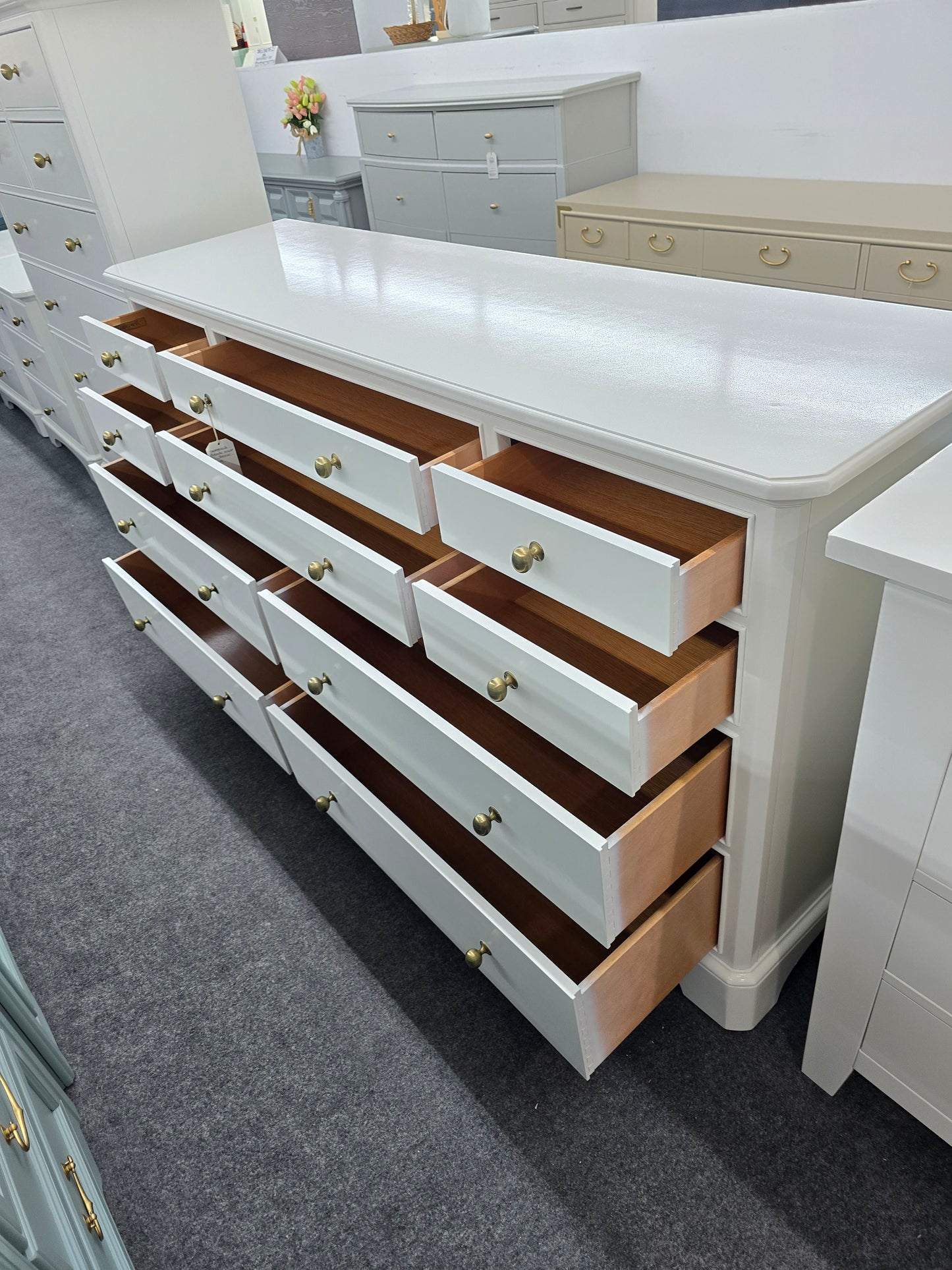 Thomasville alabaster lacquered dresser