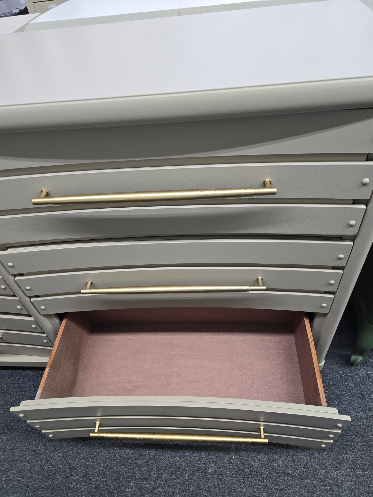 6 drawers beige dresser