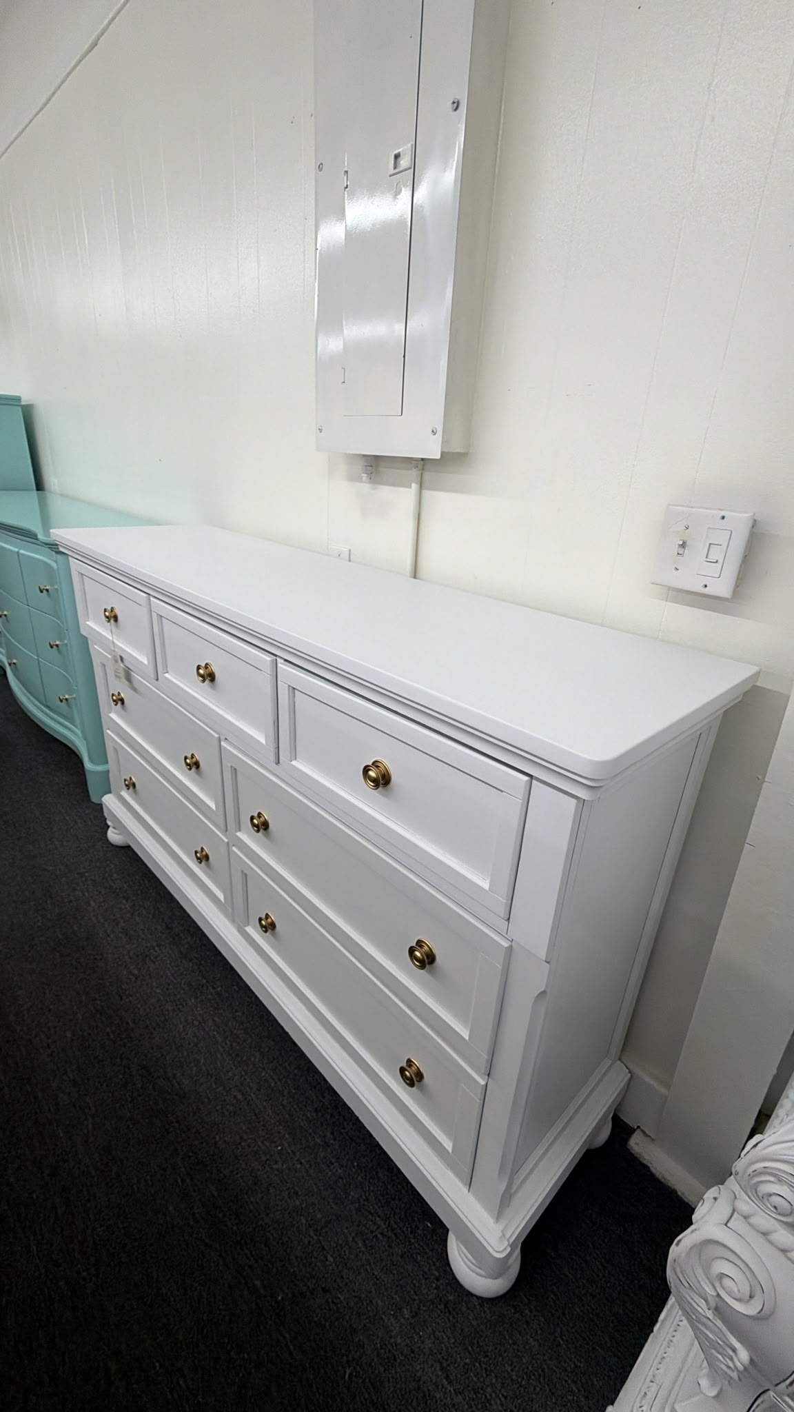 7 drawers white lacquered dresser