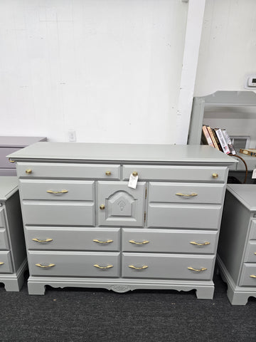 Kincaid gray dresser