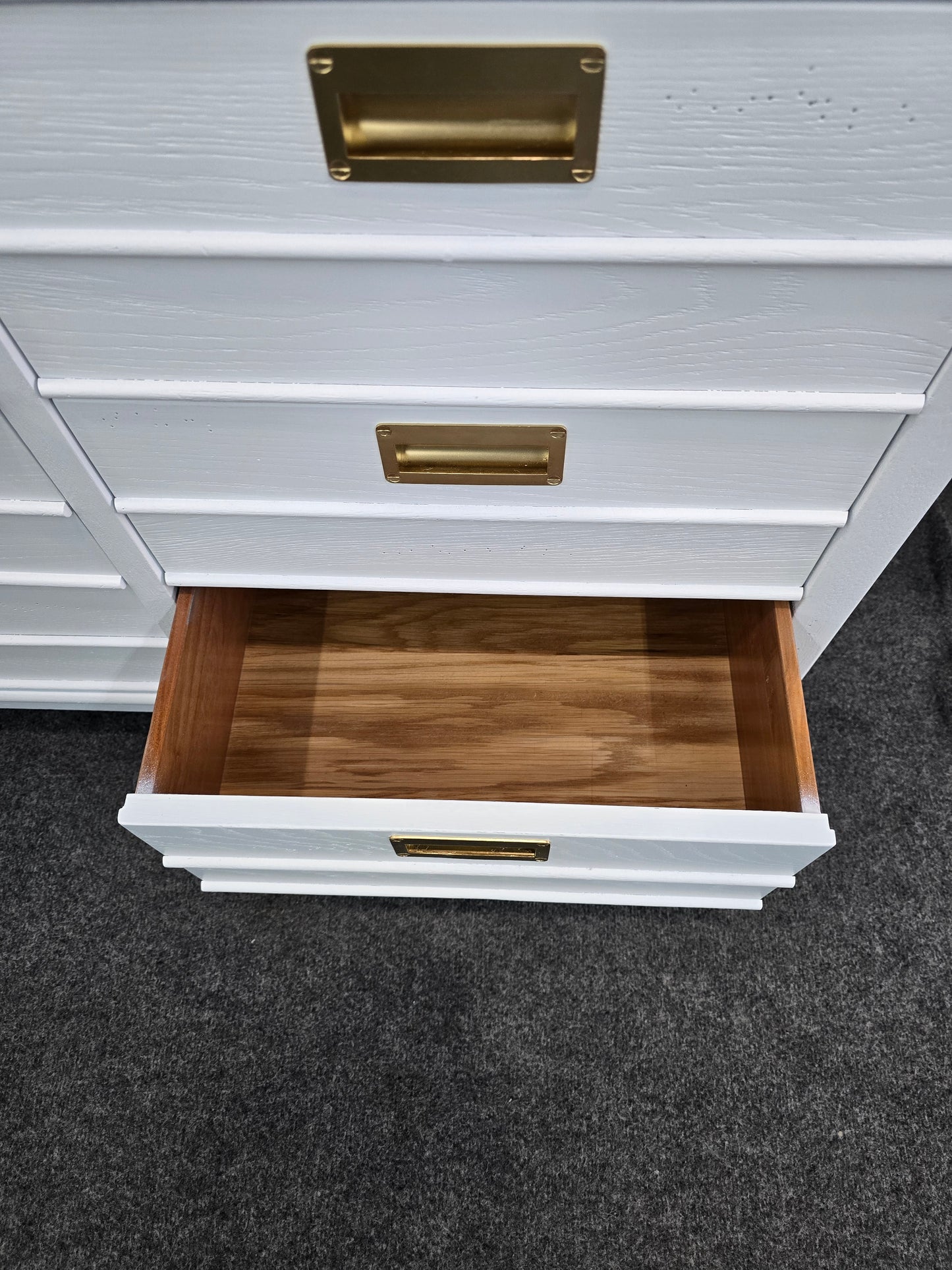 Stanley white 9 drawers dresser