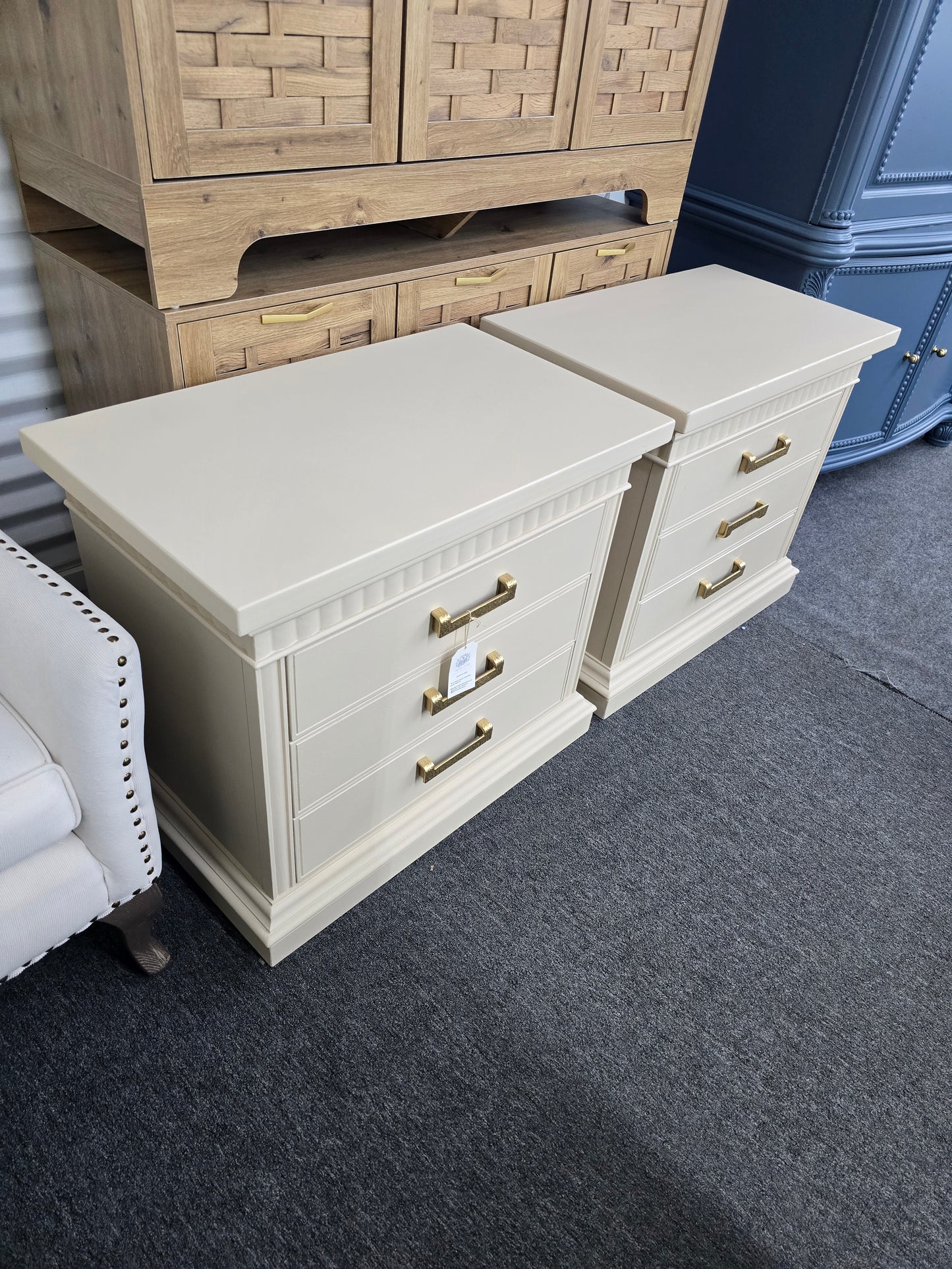 Drexel beige pair of nightstands