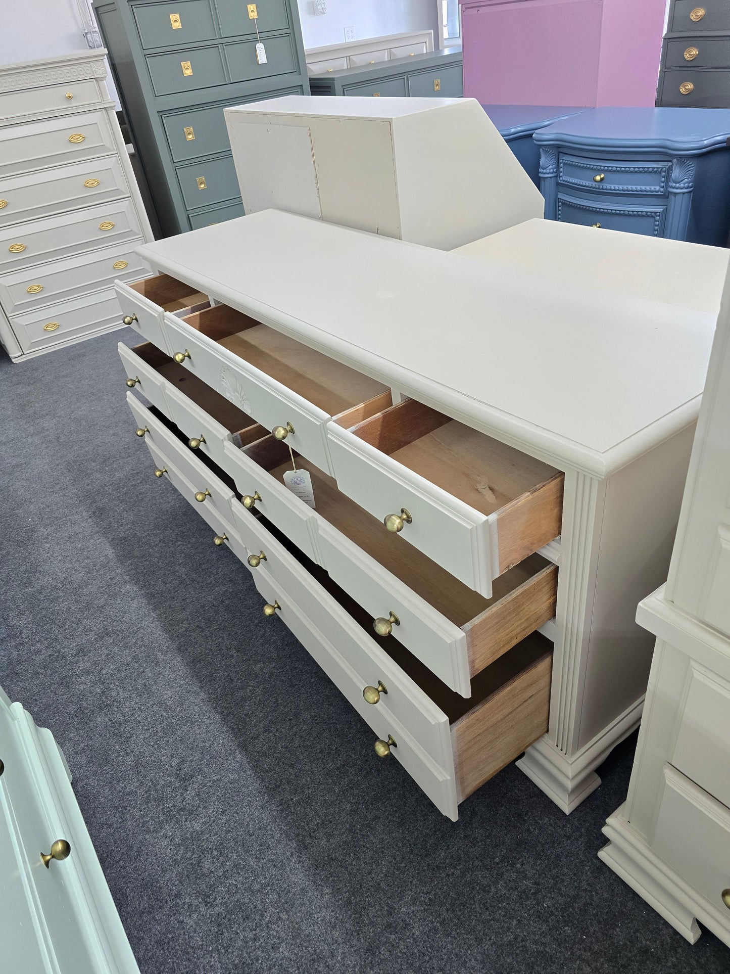 Vintage beige 7 drawers dresser