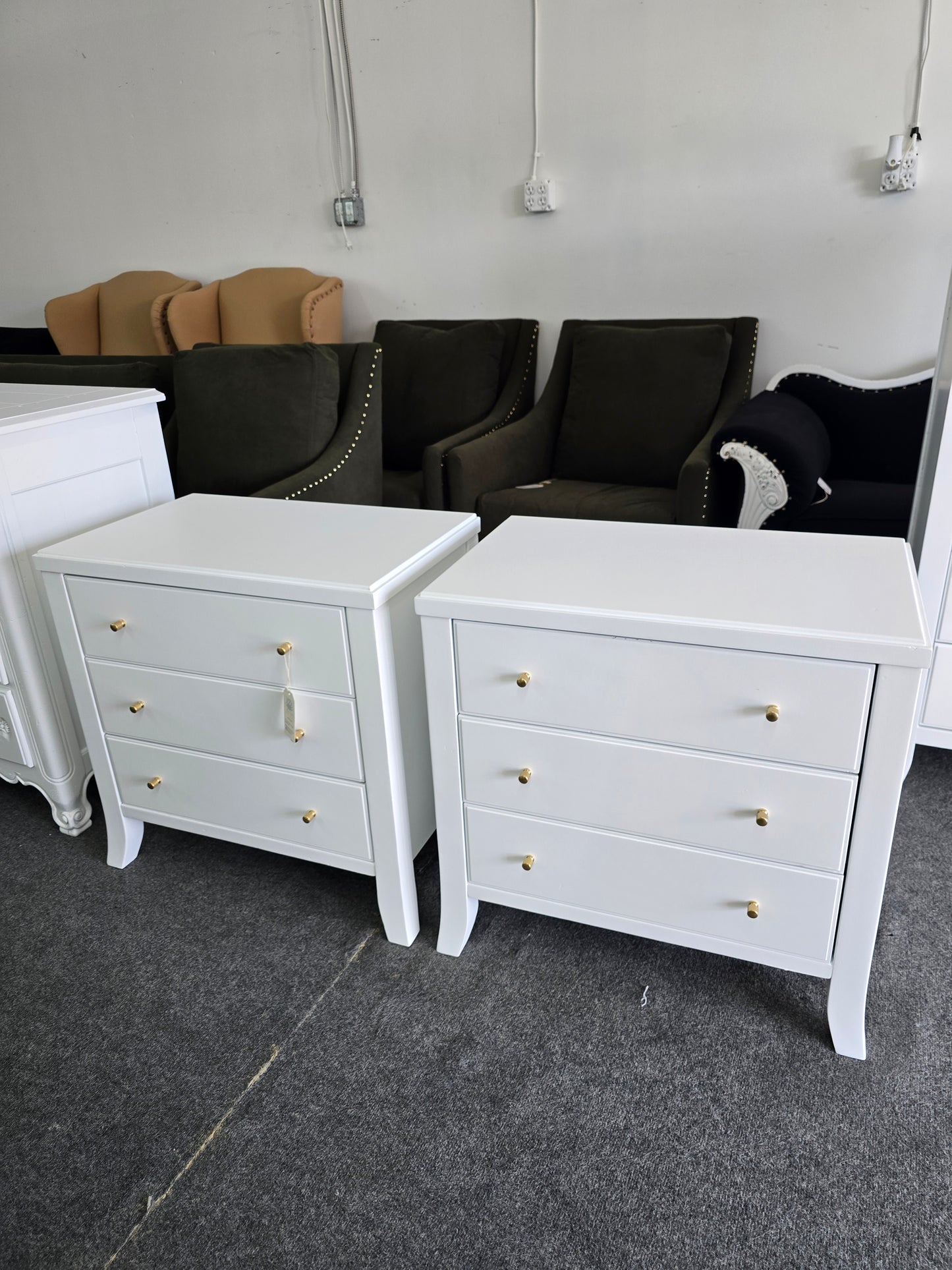 Super cute white lacquered pair of nightstands