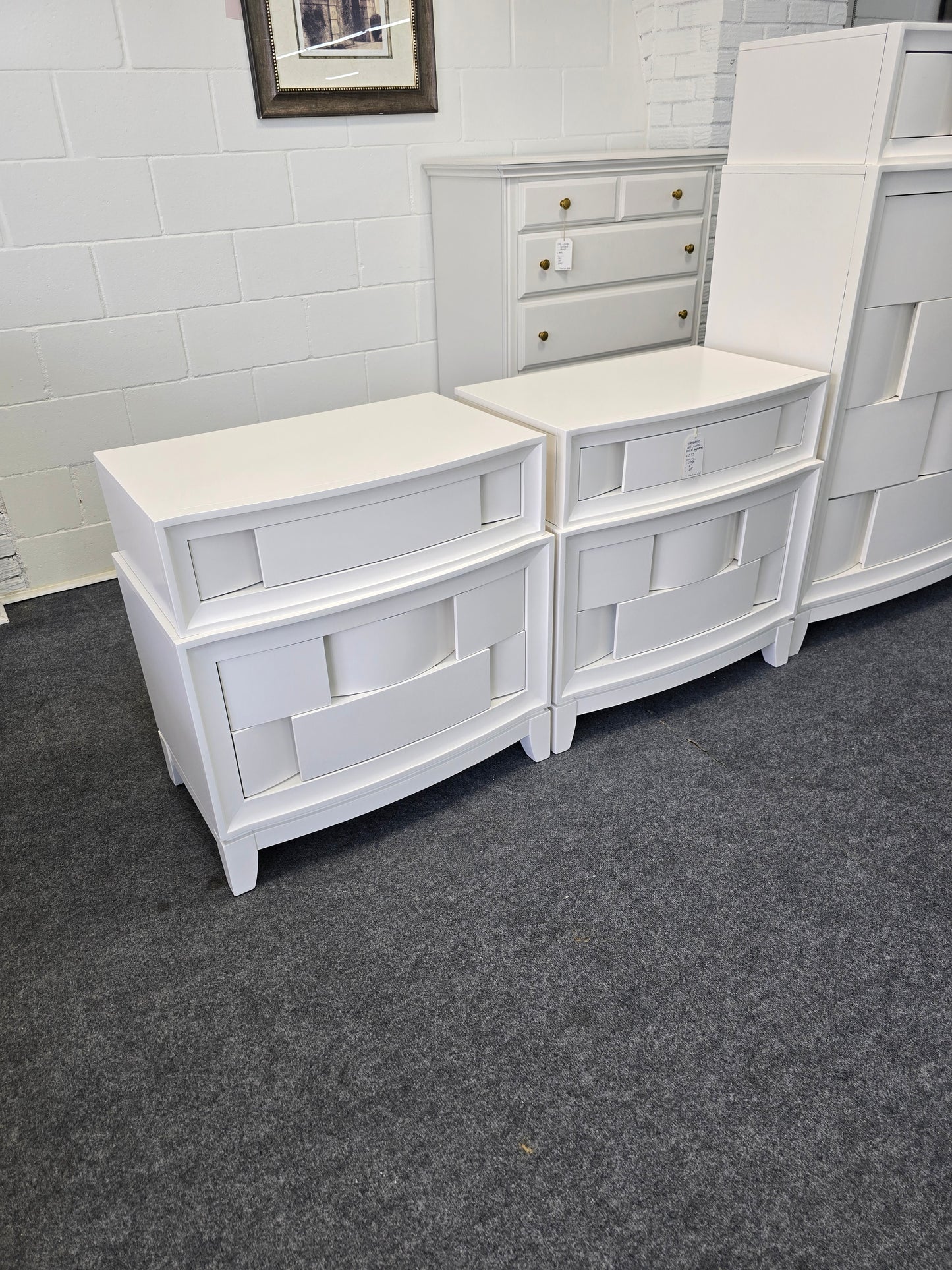 Havertys off white pair of nightstands