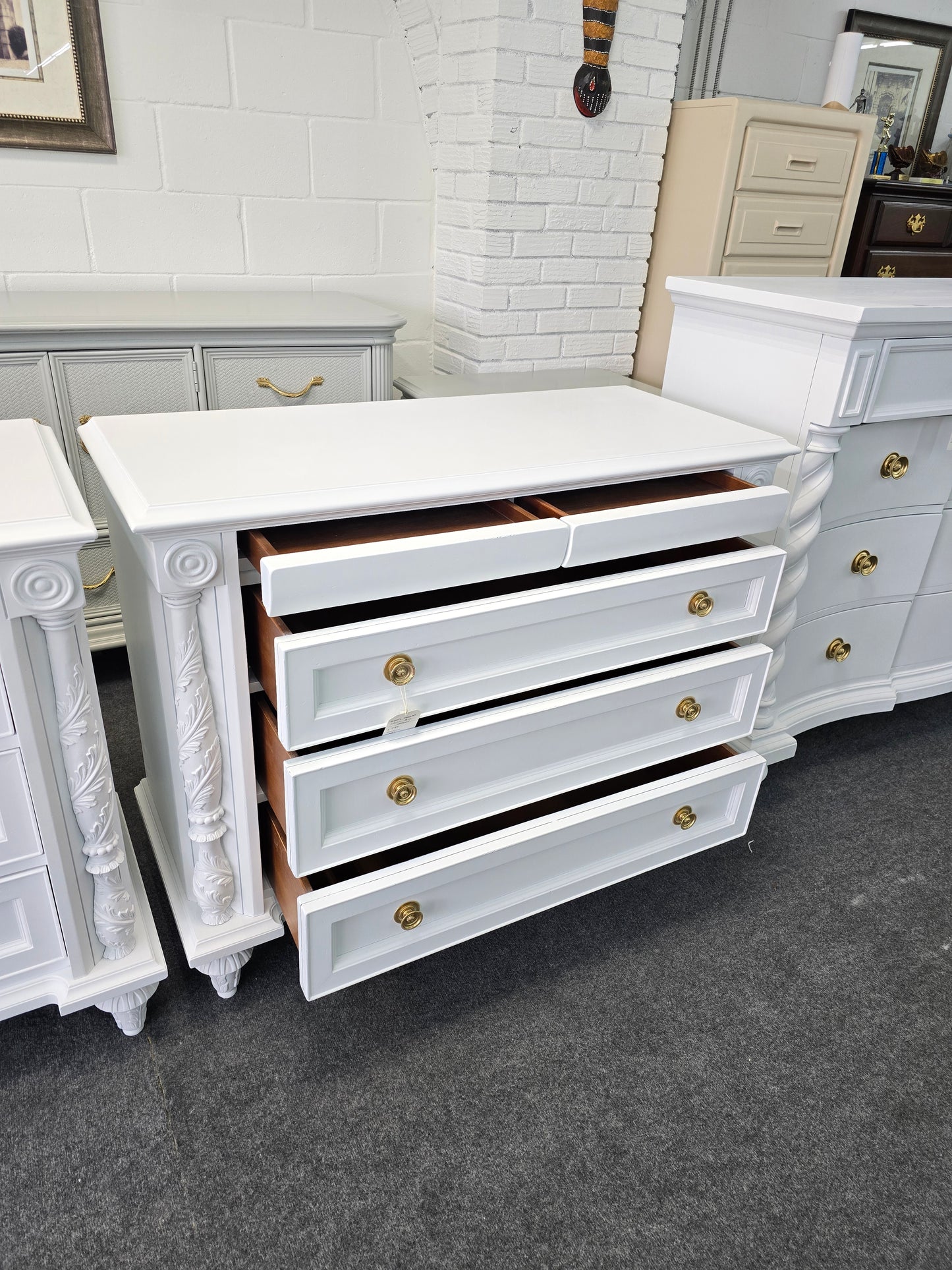Tommy Bahama 5 drawers white dresser