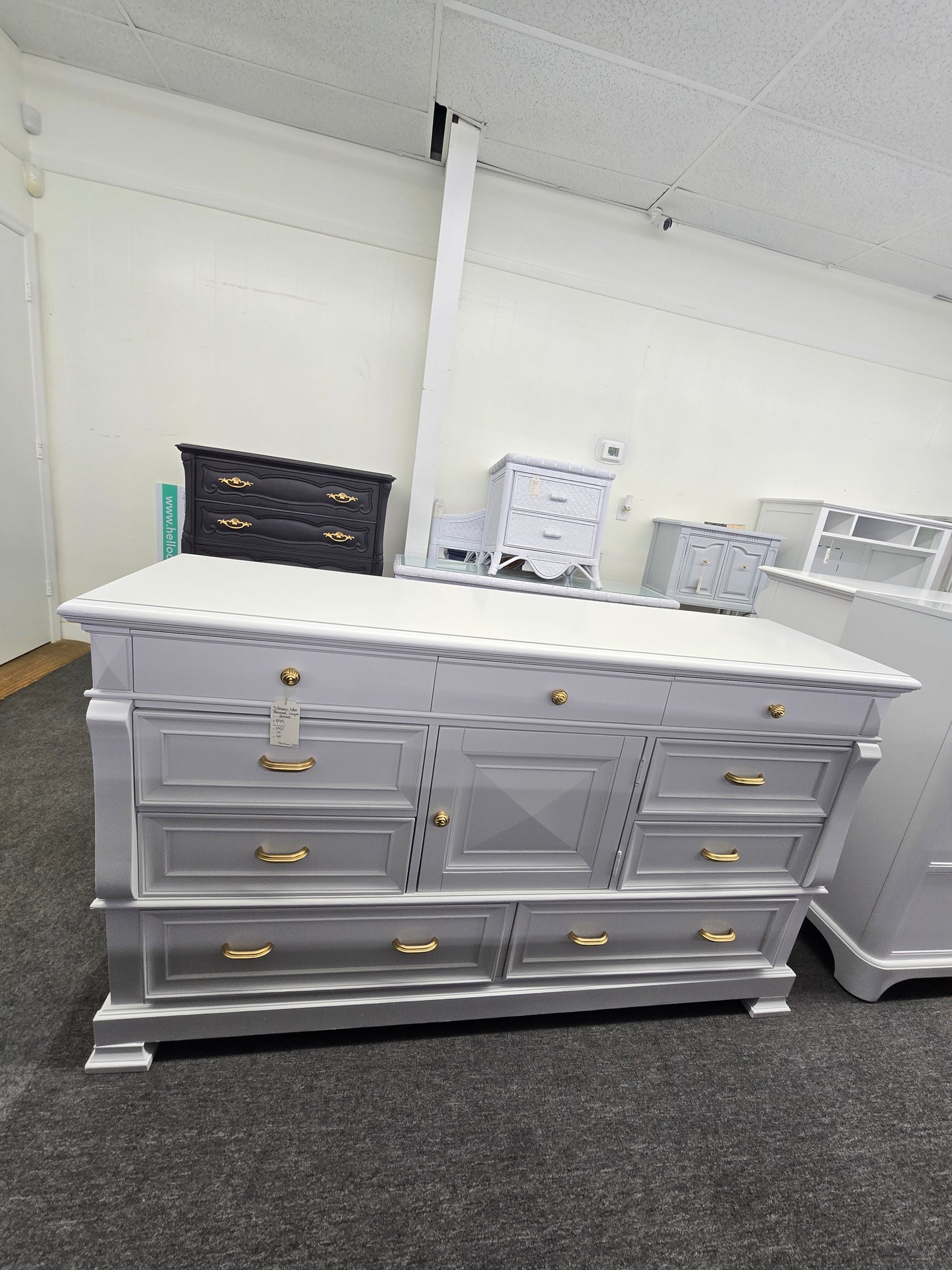 9 drawers 1 door icy dresser