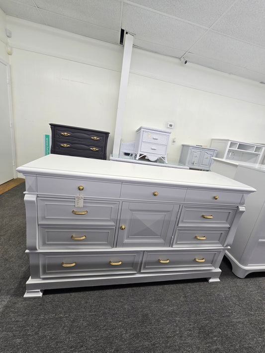 9 drawers 1 door icy dresser