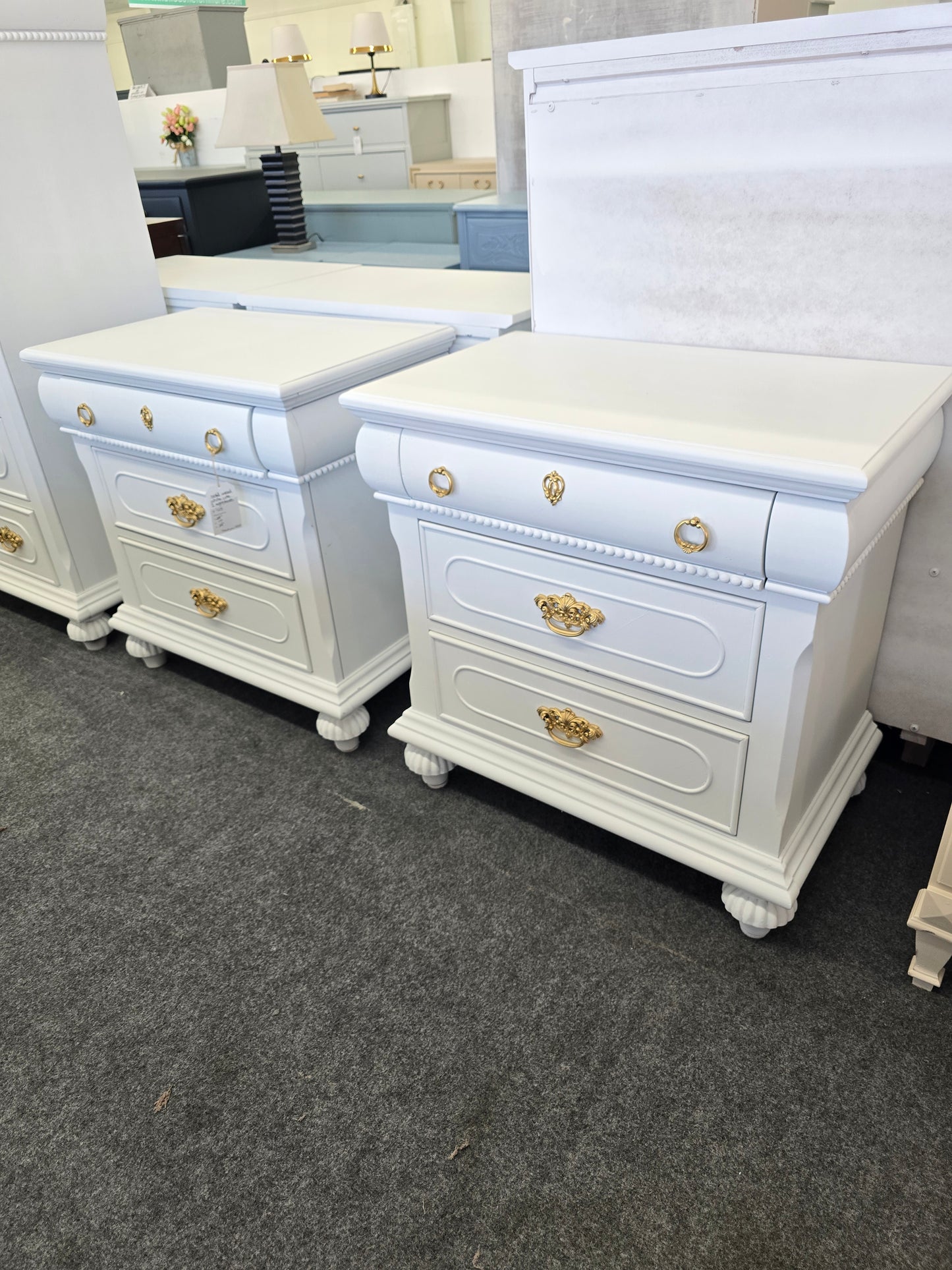 Solid wood cute 2 white nightstands
